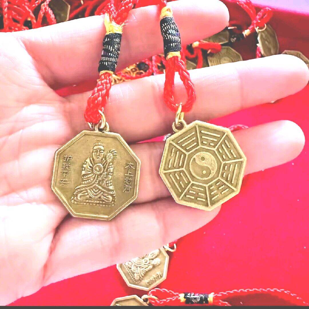 ชุดเสริมดวง แก้ปีชง เทพเจ้าไท้ส่วยเอี๊ย แก้ปีชง รับโชค พร้อมฮู้กันภัยและบทสวด ราคา 20 บาท*ส่งฟรี