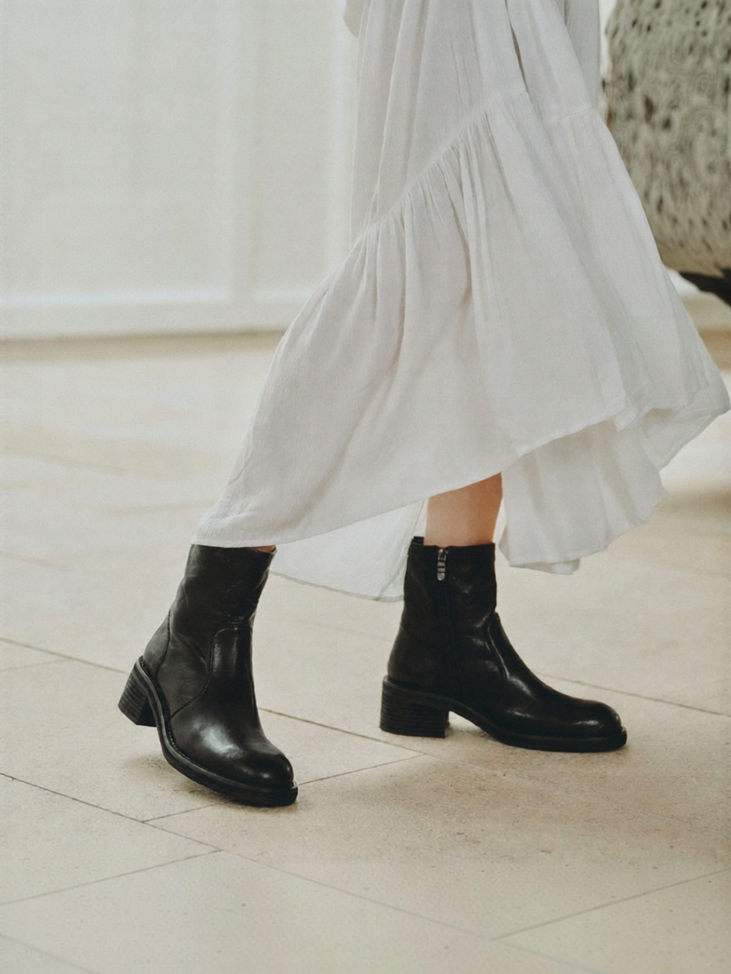 73hours | Leather Chelsea Skinny Boots ราคา 10,453 บาท*ส่งฟรี