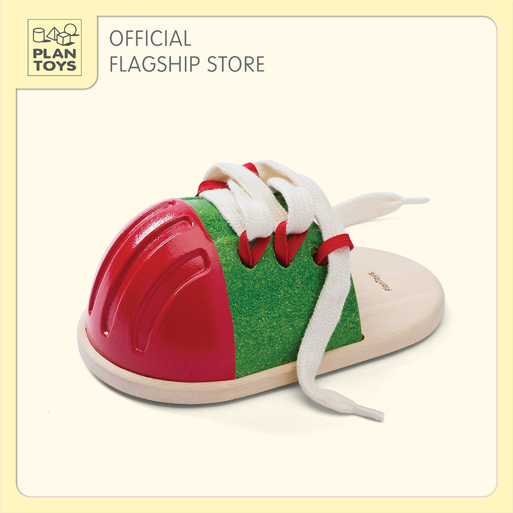 PlanToys ของเล่นไม้ Life-Size Tie-Up Shoe รองเท้าสวมหัดผูกเชือก เสริมพัฒนาการ สำหรับเด็กอายุ 2 ปีขึ้นไป ราคา 550 บาท*ส่งฟรี