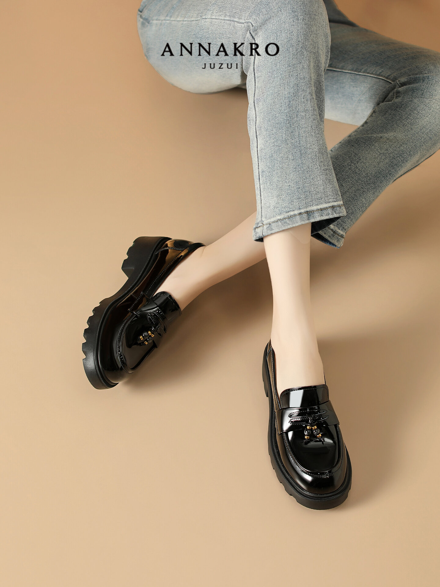 JZ ANNAKRO | Simplicity Slip-On Leather Loafers ราคา 8,113 บาท*ส่งฟรี