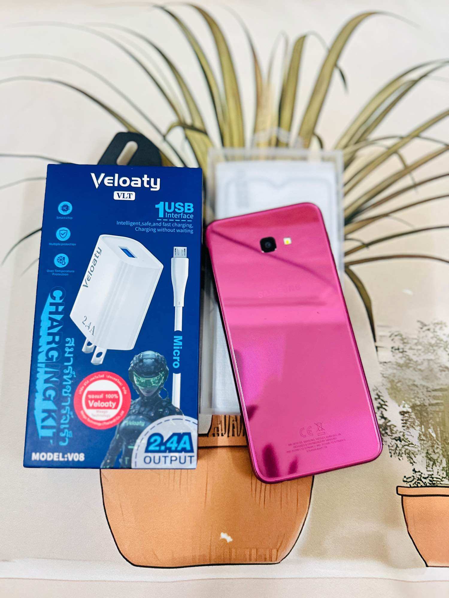 Samsung J4 plus Ram 2/16, pretty condition, normal use, durable battery (free!! charging set + film), beautiful ราคา 1,190 บาท*ส่งฟรี