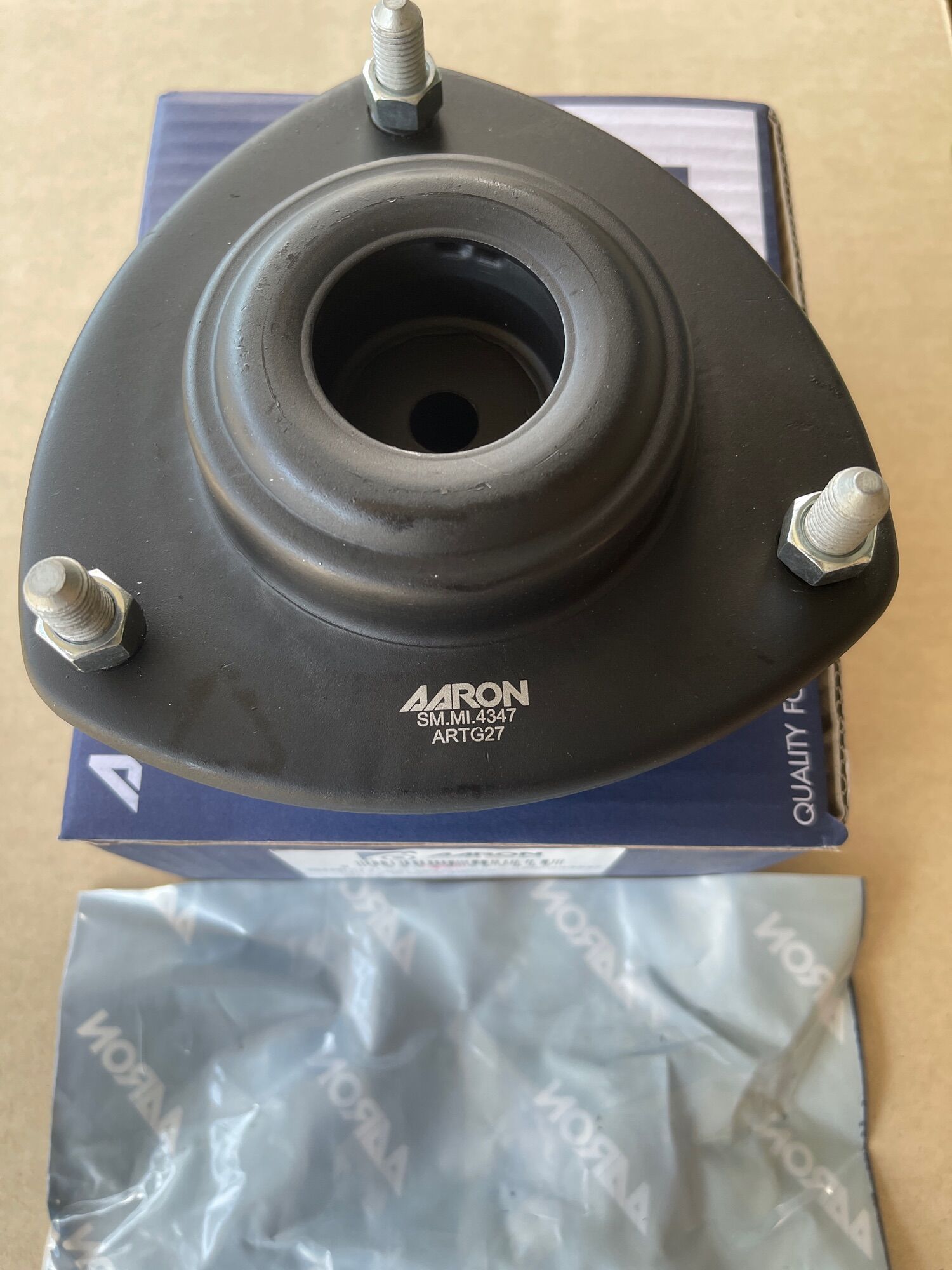 Arron แอร์รอน เบ้าโช้คอัพคู่หน้า Mitsubishi Space wagon NA4A ปี2005-2009 จำนวน 1 คู่ ซ้าย-ขวา MR-594347 ราคา 1,200 บาท*ส่งฟรี