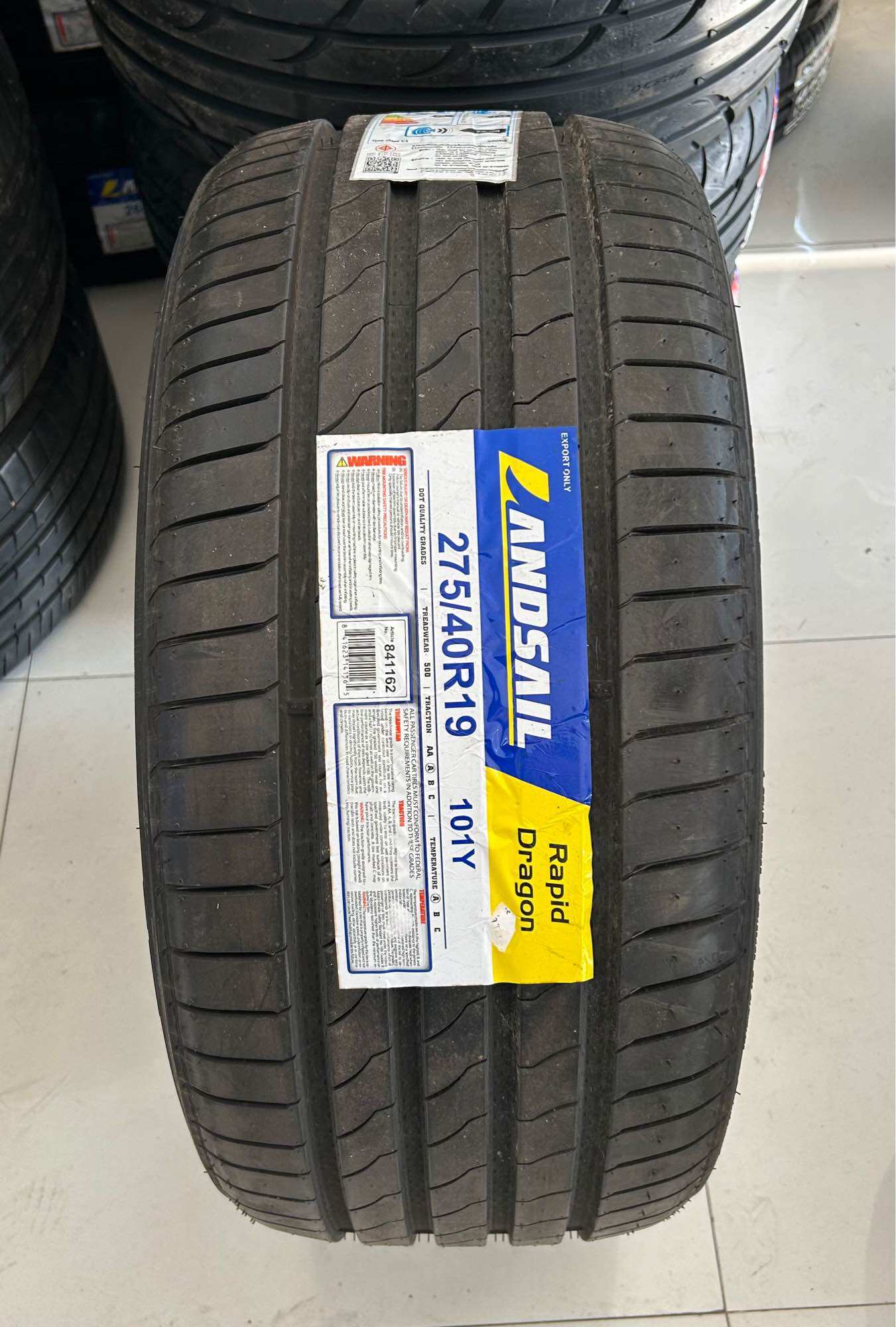 275/40R19 LANDSAIL Dragon ยางใหม่กริ๊ปปี24🇹🇭ราคาโปร1แถม1=ได้2เส้น✅แถมจุ๊บลมยางแท้🔥มีรับประกันจากโรงงานนาน2ปีหรือ50000กิโล✅❤️ ราคา 5,250 บาท*ส่งฟรี