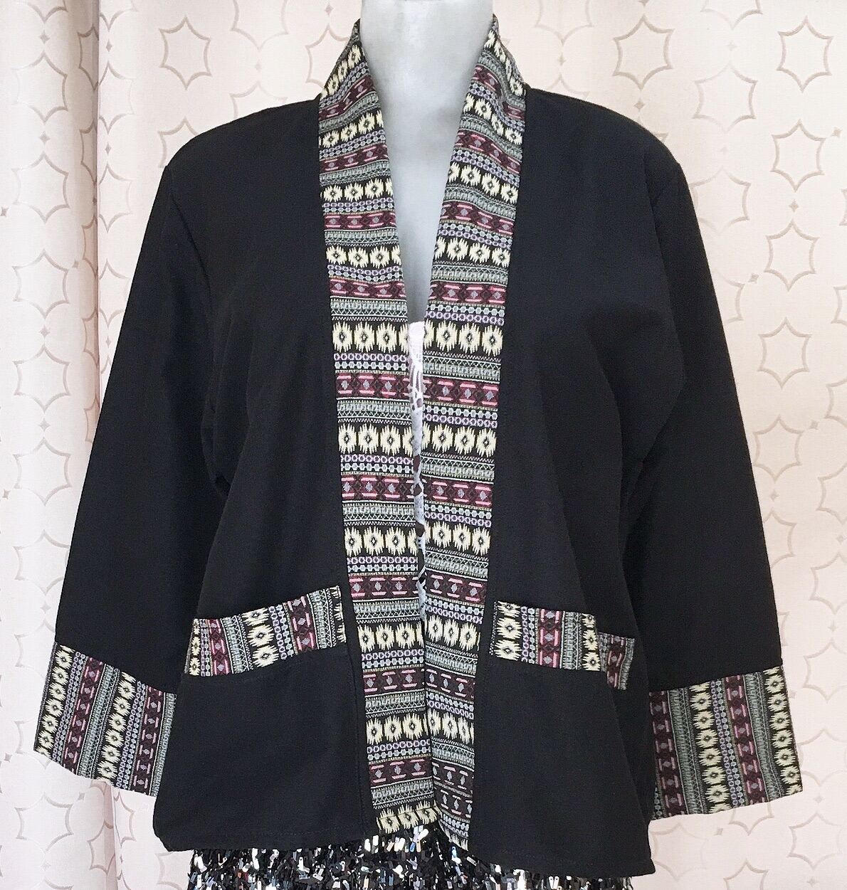 เสื้อคลุมผ้าฝ้าย แต่งผ้าทอพิมพ์ลาย (Native robe Decorated print fabric)