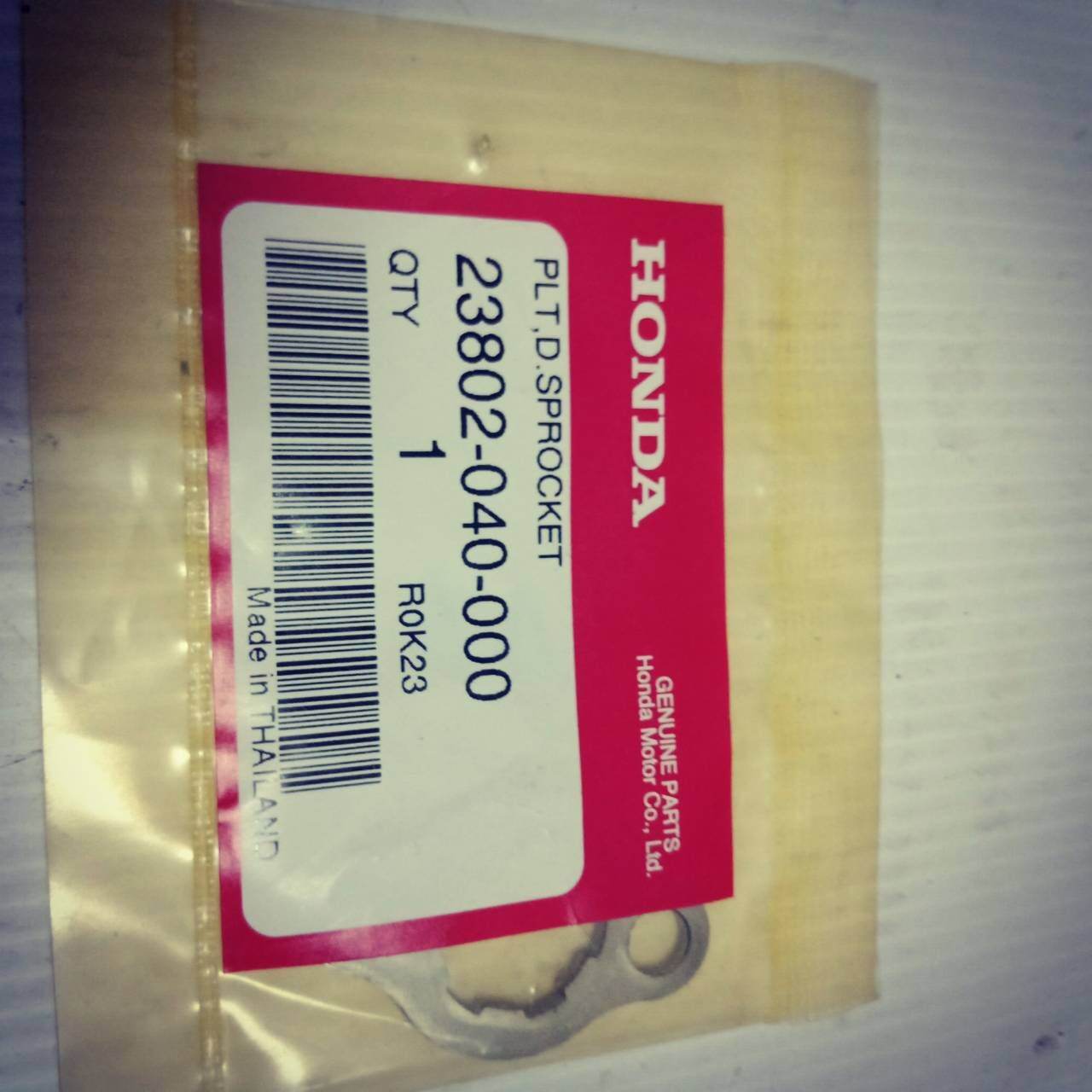 แผ่นล็อคสเตอร์หน้า  สำหรับมอไซค์   HONDA  แท้เบิกศูนย์  รหัส 23802 - 040 - 000 #  DREAM  # WAVE  ทุกรุ่น  #  NOVA  # PLATE  # Z - 50 # Z - 50 J1 # Z -50JZ # Z - 50R # C - 90 ยกเว้น WAVE 125 LED