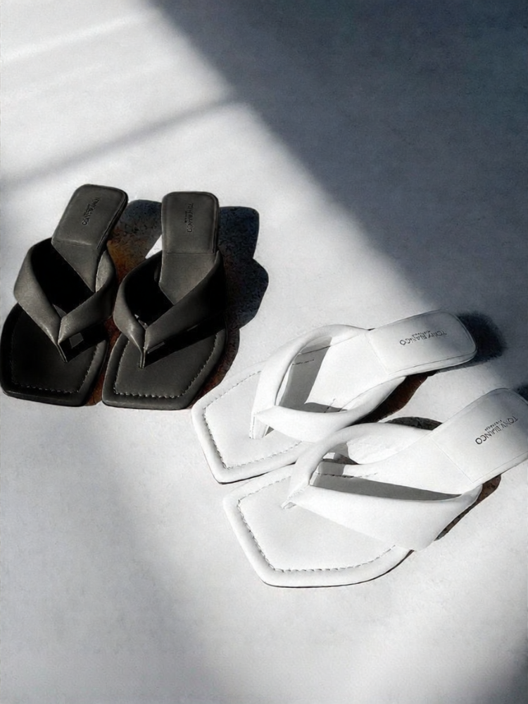 Tony Bianco | Spring/Summer Daily Commute Square-Toe Cat-Heel Thong Sandals for Women ราคา 8,714 บาท*ส่งฟรี