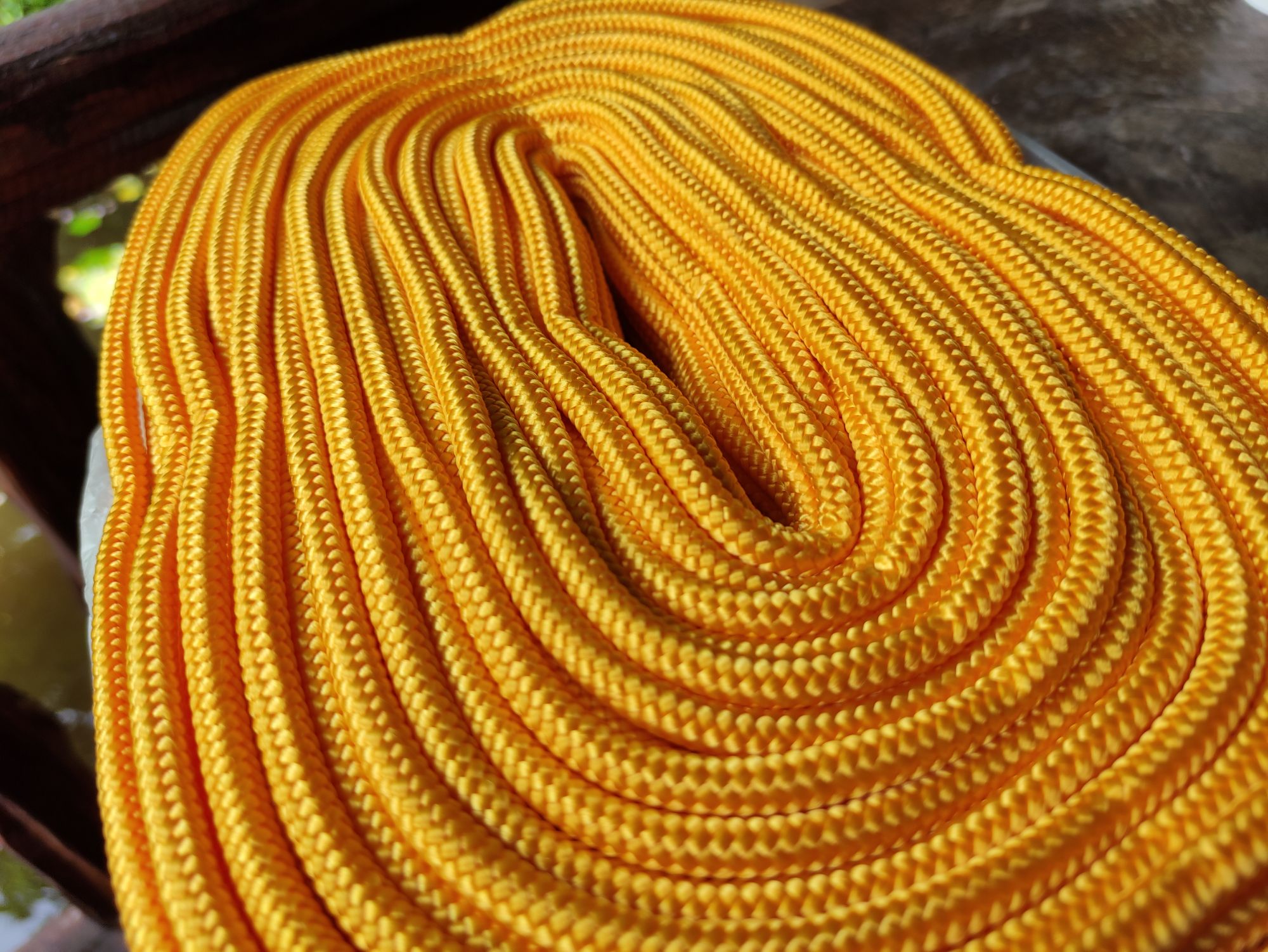 เชือกถักกลม ลอยน้ำ สีเหลืองทอง ขนาด 6 มม. (6mm) ยาว10เมตร มีไส้ เกรดเอ ผลิตจาก โพลีเอสเตอร์ ลายสวยงาม แน่น ไม่ยืด