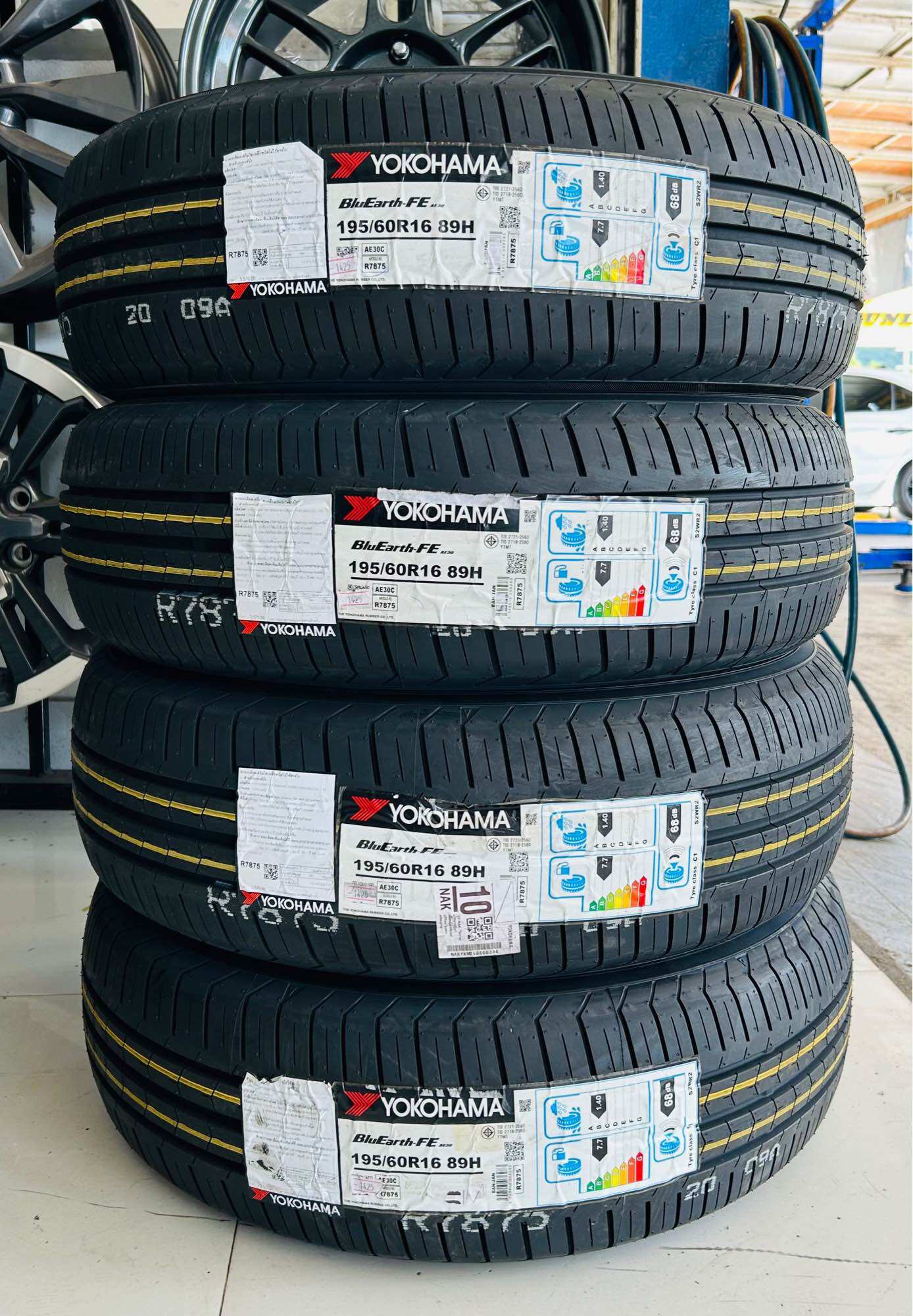195/60R16 89H YOKOHAMA BluEarth-FE AE30(รุ่นติดรถToyota Yaris) ยางใหม่ปี 25🇹🇭 ราคาโปร4 เส้น✅ แถมจุ๊บลมยางแท้😍 มีรับประกันนาน4 ปี✅❤️ ราคา 10,500 บาท*ส่งฟรี