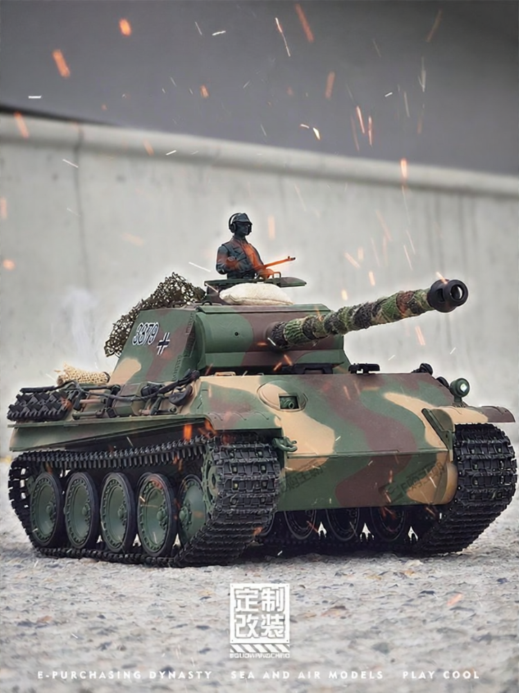 TANKZHANG | Large Remote Control Battling Smoking Tanks Toy Car ราคา 5,088 บาท*ส่งฟรี