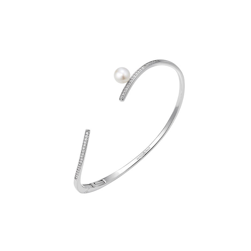 HUSSAIN | Minimalist Elegant 925 Sterling Silver Pearl Bracelet ราคา 8,260 บาท*ส่งฟรี