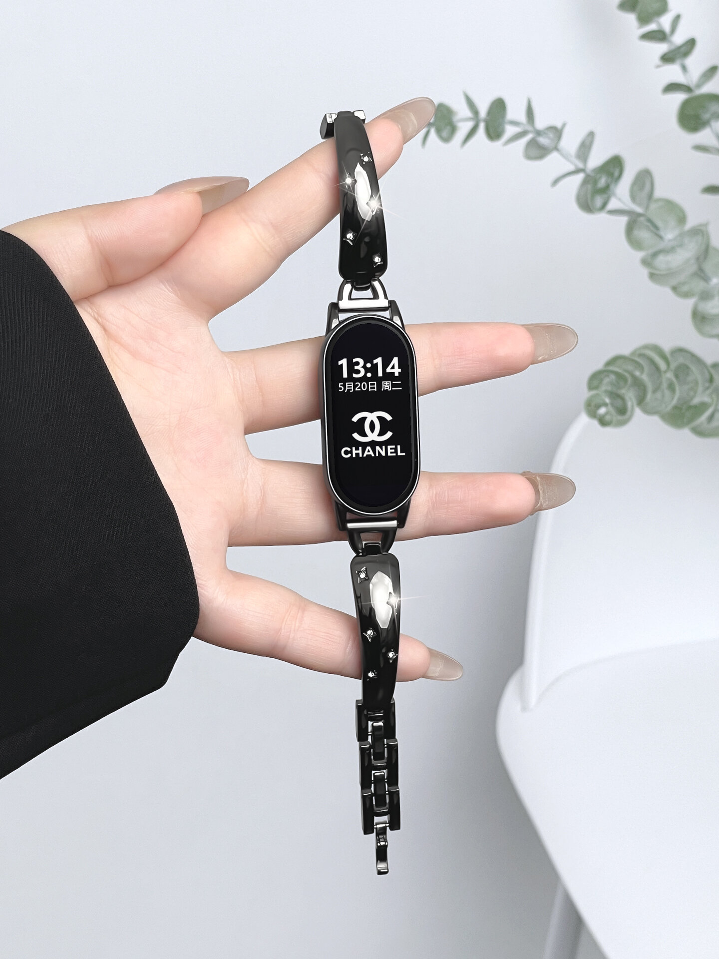 YUNDINGCHUANGXIANG | Elegant Metal Rhinestone Crescent Watch Band Summer Sport ราคา 371 บาท*ส่งฟรี
