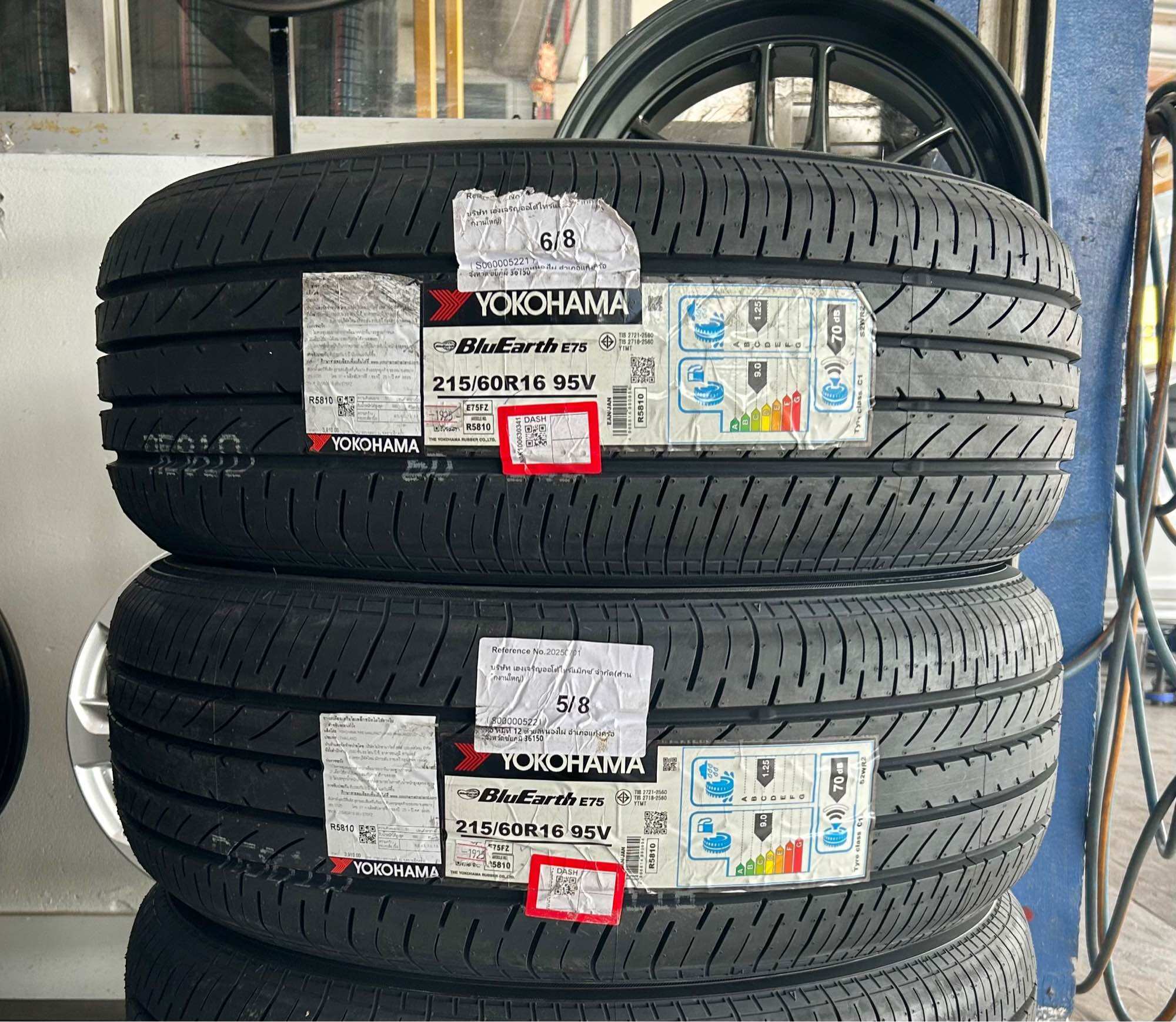 ยางรถยนต์ Yokohama Bluearth E75 ขนาด 215/60R16 สำหรับรถเก๋งกระบะ