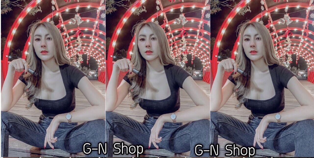 เสื้อครอปคอเหลี่ยมแขนสั้น
