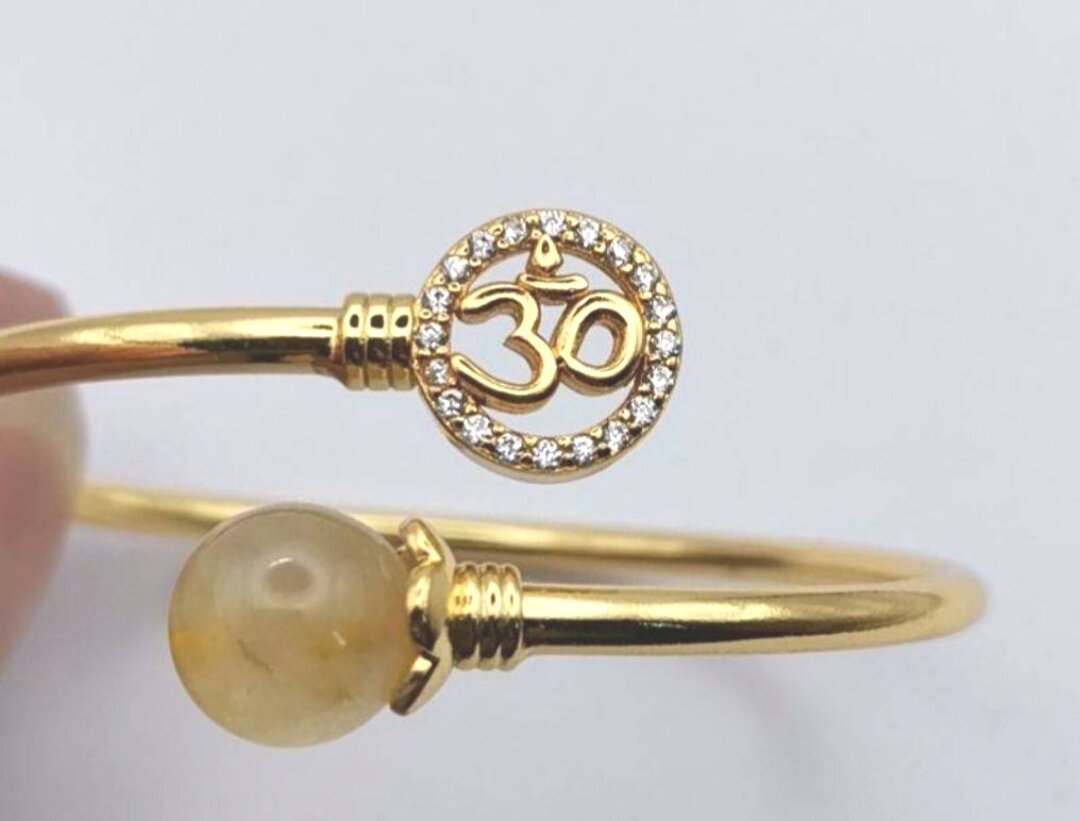 Gold Bracelet, Gold Silk Stone + Om Symbol. Wear It and It Won'T Peel Off or Turn Black. Can Be Used for Many Years. the Actual Item Is Beautiful and Exactly as Described.