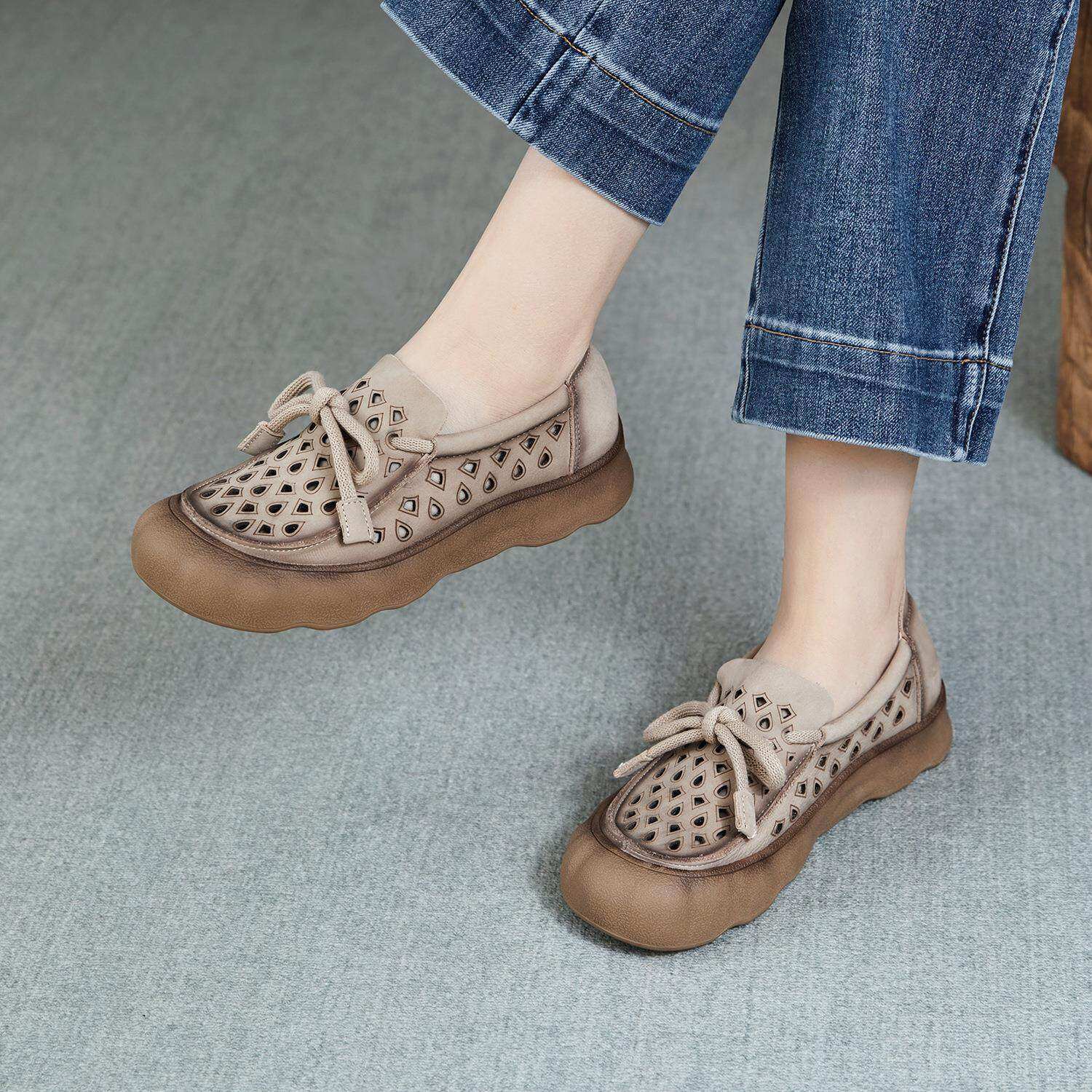 SHIPAILUO | Retro Perforated Breathable Soft Sole Casual Flats ราคา 8,271 บาท*ส่งฟรี