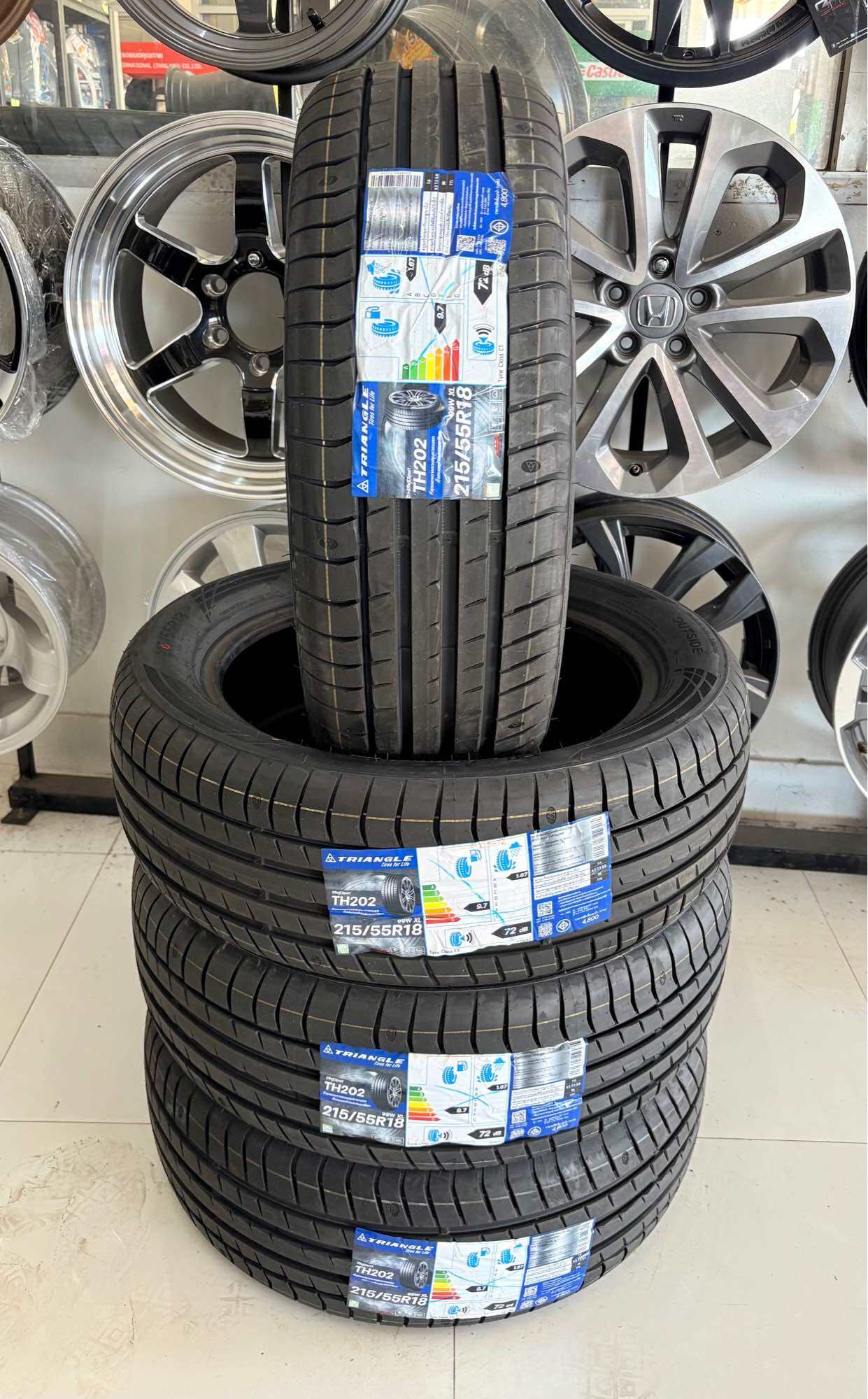 輸入サマータイヤ TRIANGLE TH202 215/40R18 4本セット 輸入サマー