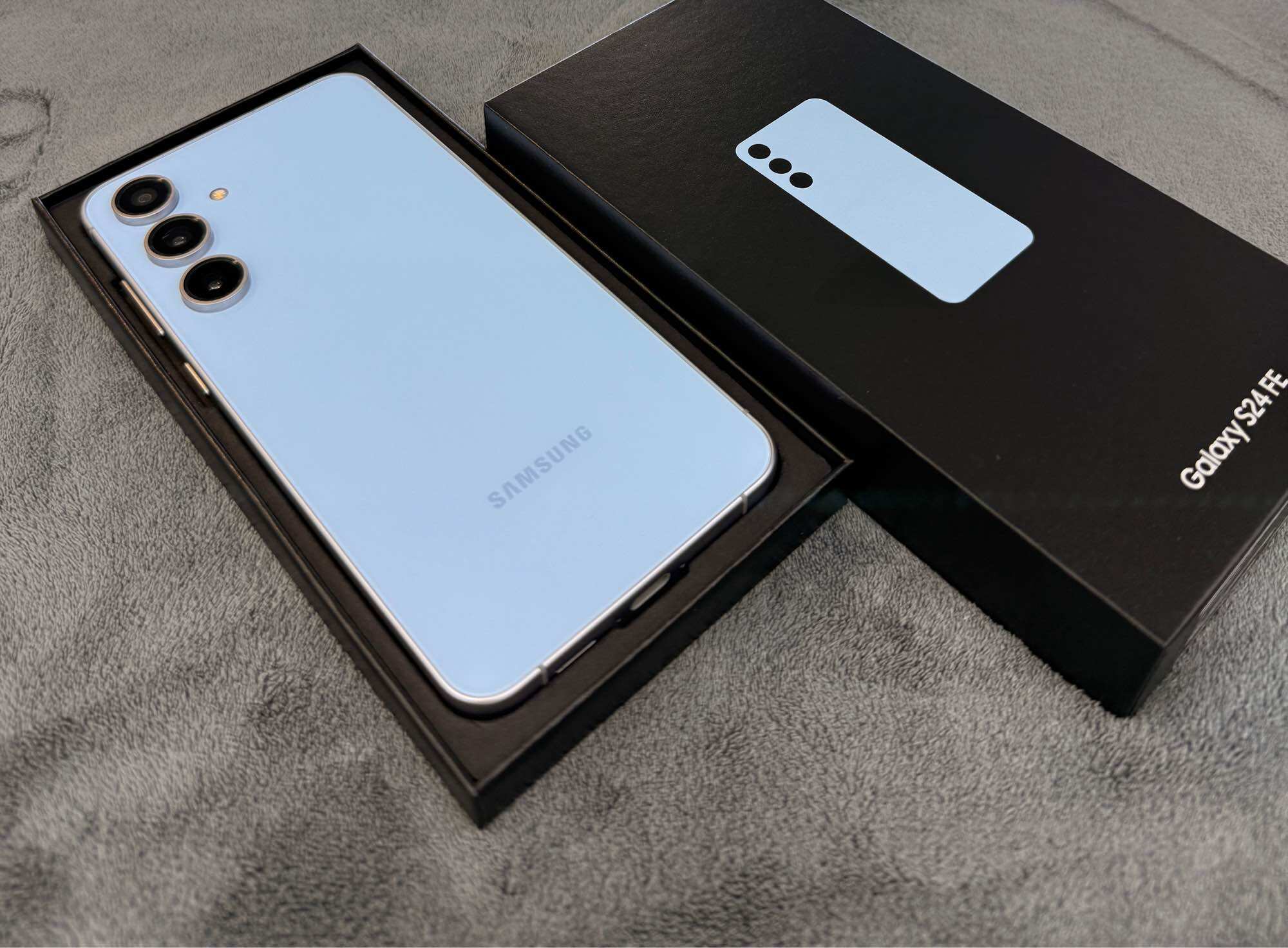 Samsung S24 Fe (5g) Ram8/128, Genuine, Thai Center, Beautiful, Still in Box. ราคา 9,900 บาท*ส่งฟรี