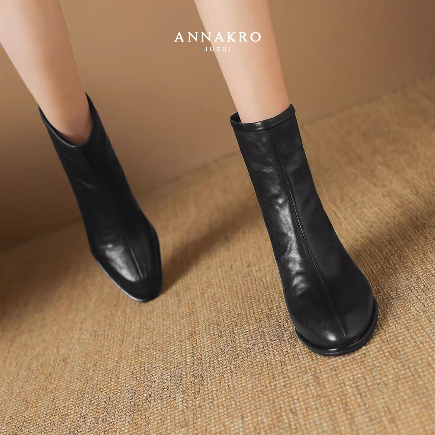 JZ ANNAKRO | Leather Black Short Boots for Petite Coarse Heel ราคา 3,727 บาท*ส่งฟรี