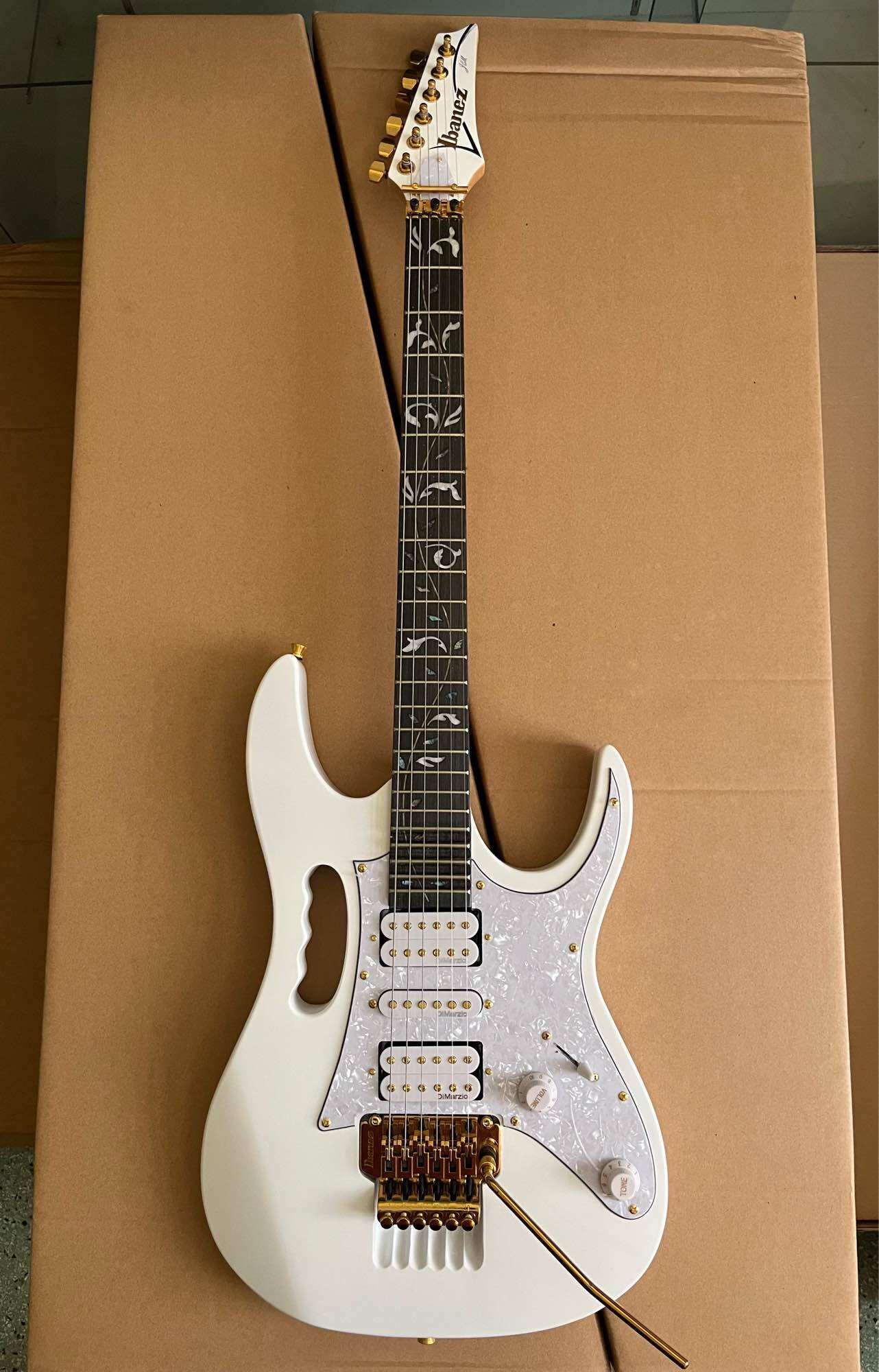 กีต้าร์ไฟฟ้า Ibanez Steve Vai Signature Jem 7V ( พร้อมส่งในไทย ) ราคา 6,697 บาท*ส่งฟรี