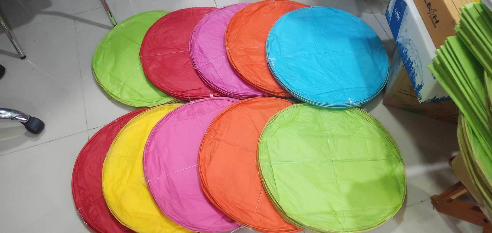 10 ลูก โคมลอย โคมลอยยี่เป็ง โคมลอยคละสี ขนาด 46x75 cm แถมฟรีใส้โคมครบชุด (ก้อยโคมลอย)