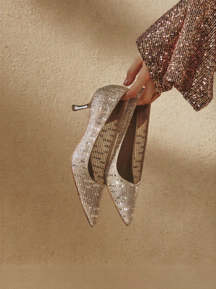 73hours | Spring-Autumn New Style Pointed-Toe Crystal Stiletto Wedding Shoes ราคา 8,649 บาท*ส่งฟรี