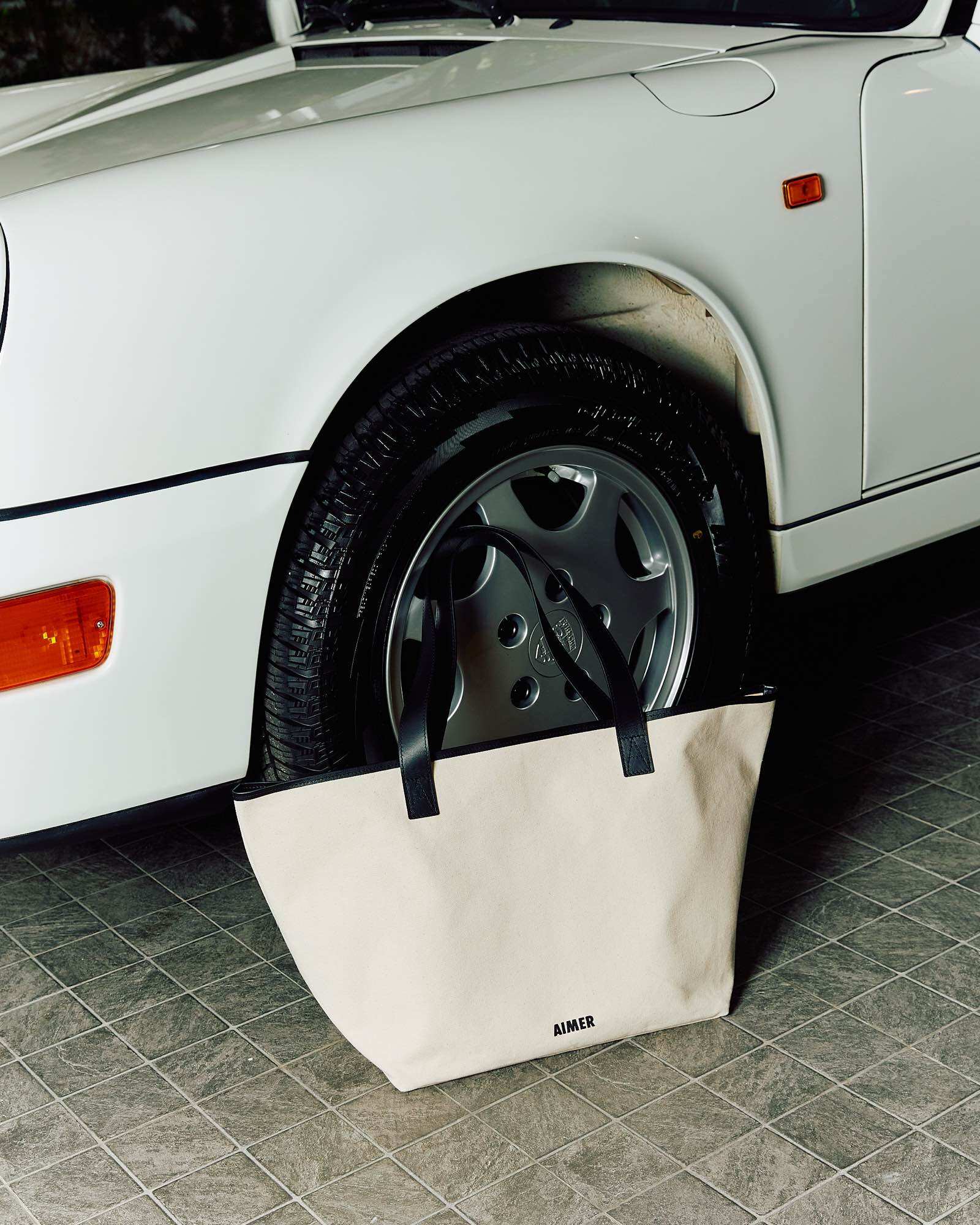 AIMER - AIMER Everyday Tote Bag (Black Leather & Canvas) กระเป๋าสะพาย - ยี่ห้อ Aimer ราคา 4,390 บาท*ส่งฟรี