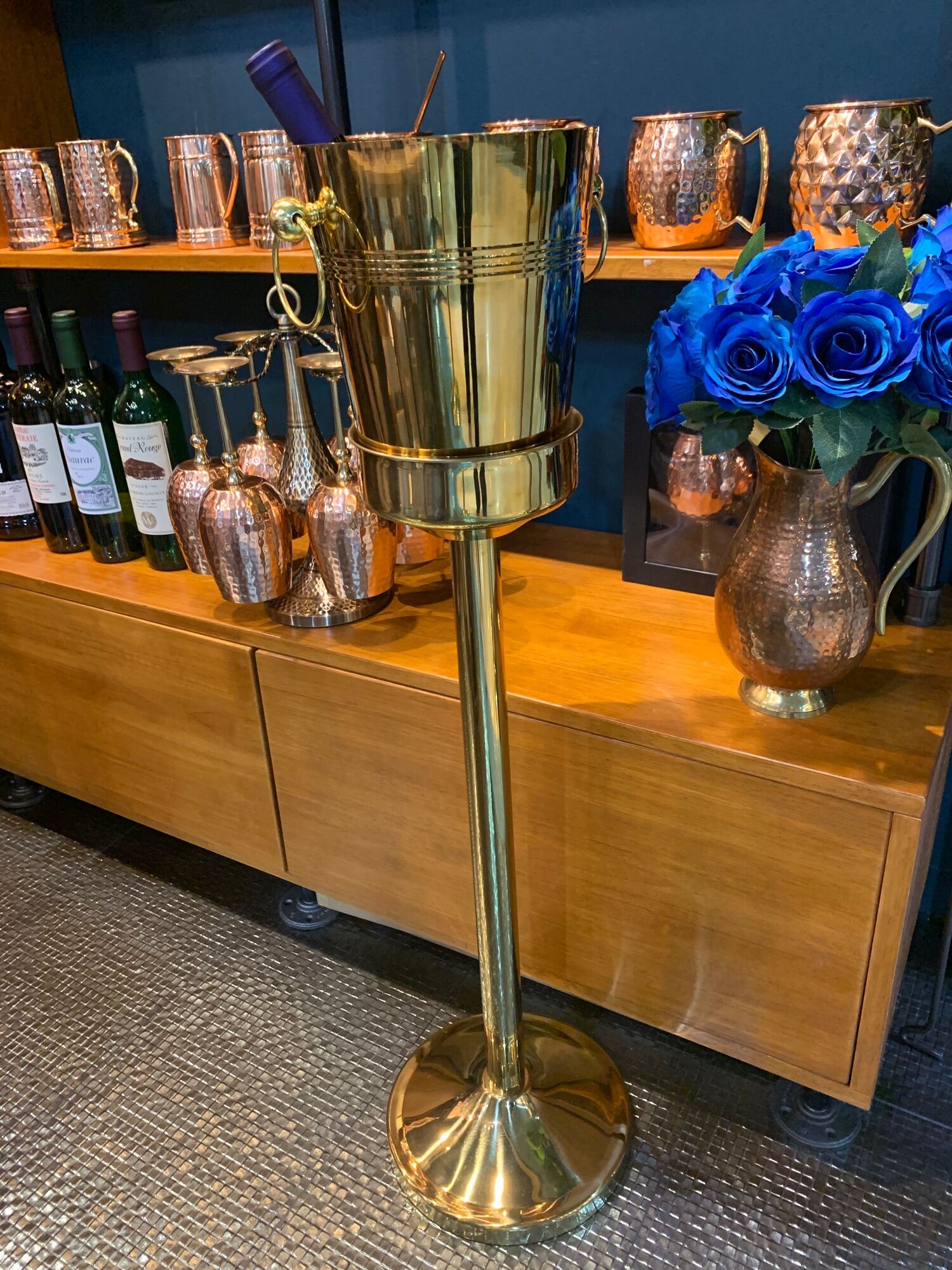 ขาตั้งถังแช่ไวน์พร้อมถังแช่ไวน์สีทอง champagne gold wine bucket with