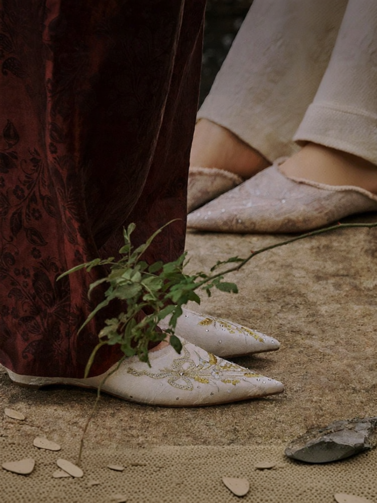 73hours | Limited Edition Spring 2025 Women's Shoes Pointed Mules ราคา 8,018 บาท*ส่งฟรี