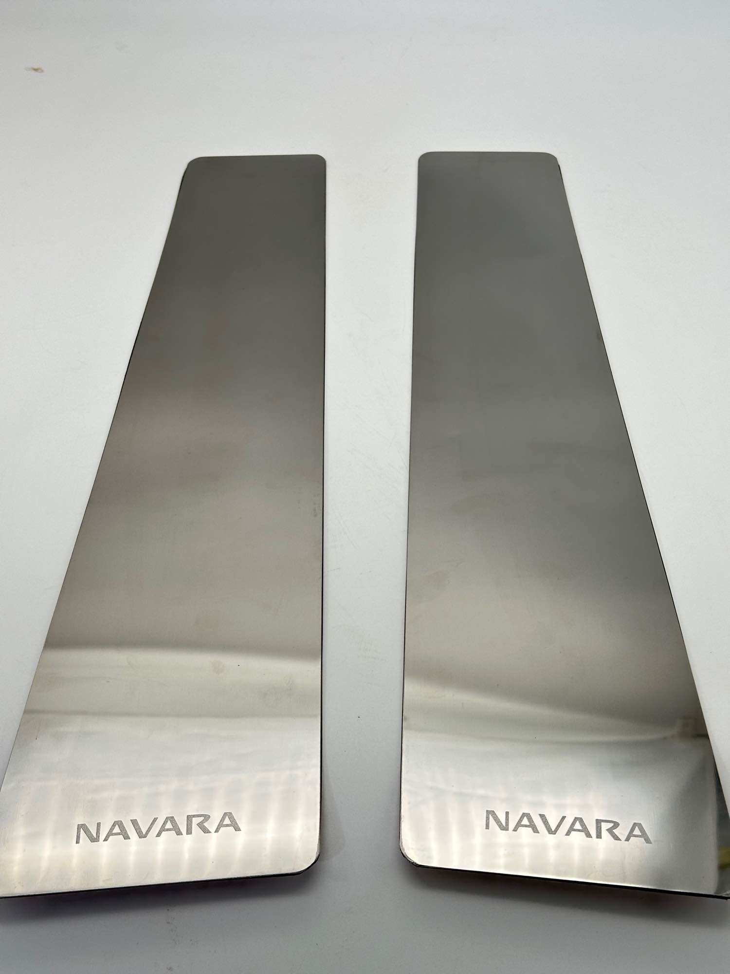 เสากลางสแตนเลส สำหรับ Nissan Navara 2012 2/4ประตู Navara 2014 2ประตู พร้อมกาว 2 หน้า ราคา 280 บาท*ส่งฟรี