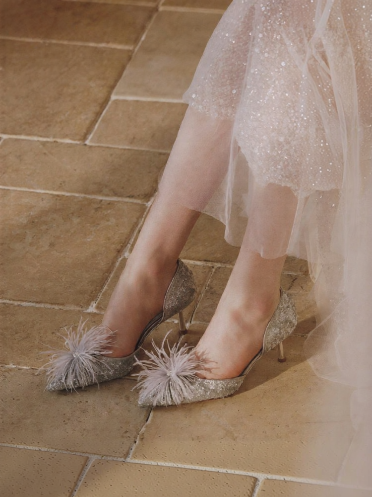 73hours | Elegant High Heels Silver Grey Pointed Toe Wedding Shoes ราคา 8,709 บาท*ส่งฟรี