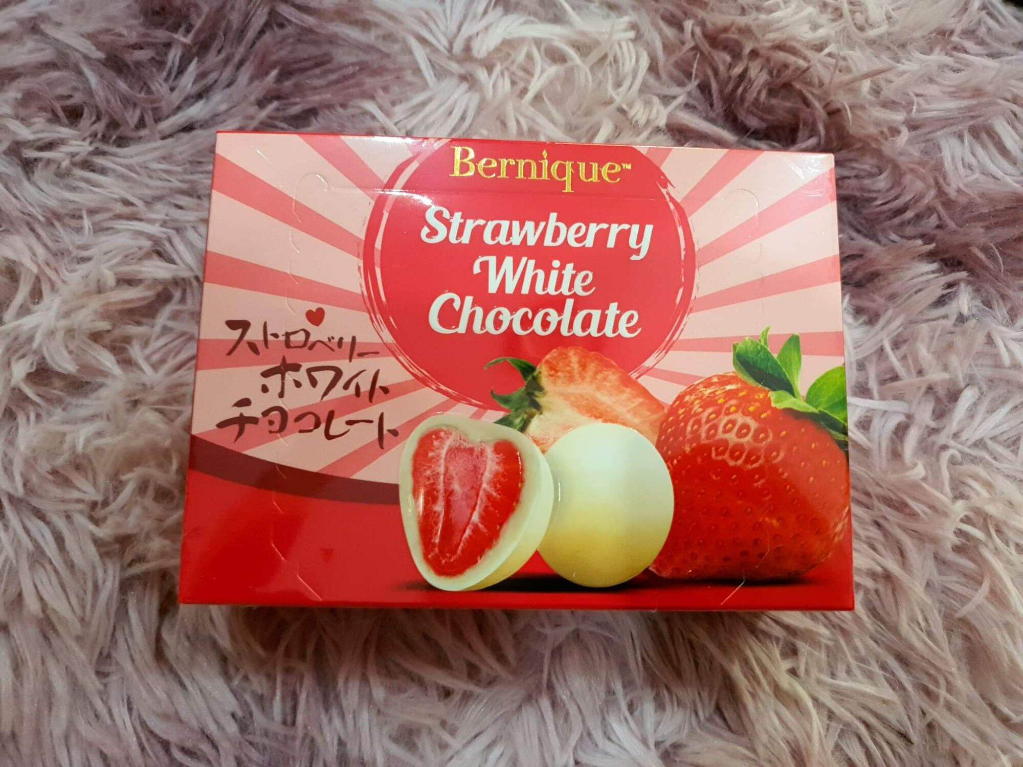 Bernique Strawberry Chocolate สตรอว์เบอร์รี่แท้เคลือบไวท์ช็อคโกแลต ขนาด 1 กล่อง 7 ลูก สินค้านำเข้า