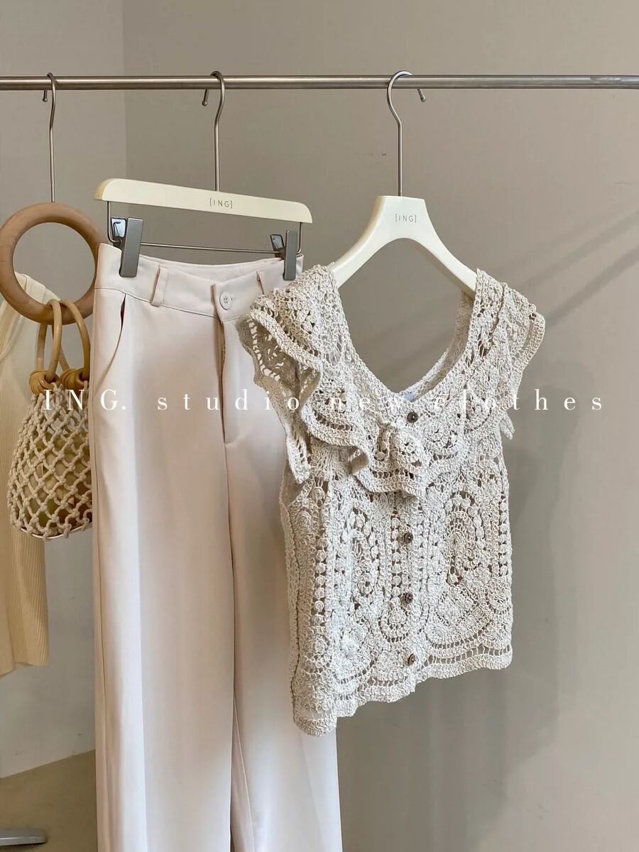 เสื้อถักโครเช คอกว้างมีกระดุมน่ารักๆ ครีม/ขาว - Style shop18 - ThaiPick