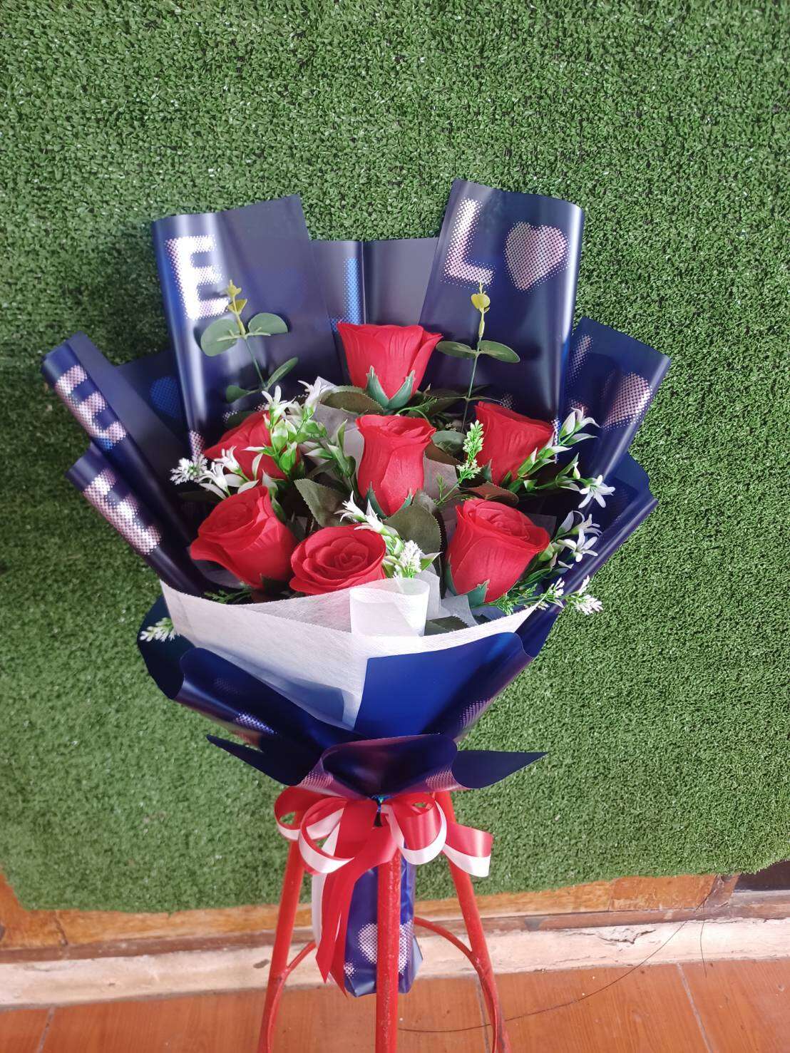 ช่อดอกไม้วาเลนไทน์ ปริญญา บัณฑิต หรือโอกาสพิเศษต่างๆ ขนาด 45*65 ซม. ราคา  259 บาท*ส่งฟรี