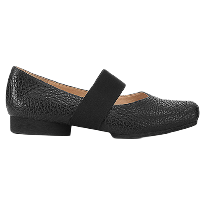 Vintage Washed Leather Mary Jane Flats Women's Shoes ราคา 3,625 บาท*ส่งฟรี