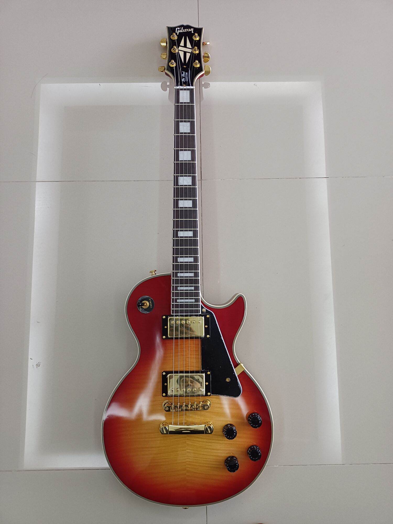 กีต้าร์ไฟฟ้า Gibson Lespaul sunburst - ยี่ห้อ Gibson ราคา 7,590 บาท*ส่งฟรี