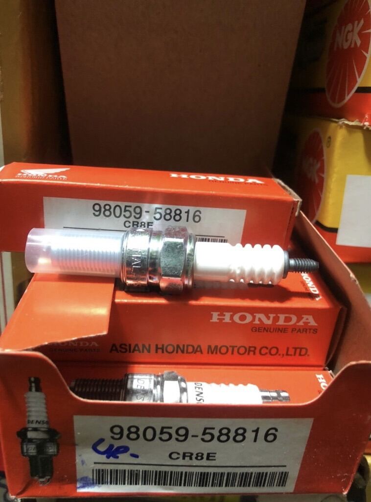 หัวเทียน CR8E เล็ก เกลียวยาว หัวเทียน Honda Spark Plug Wave110i, Wave125, Sonic, Click