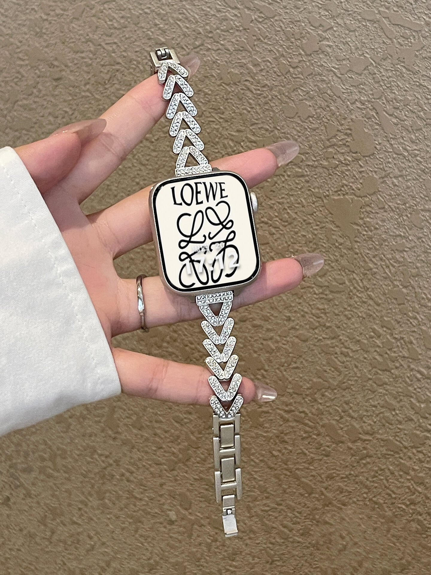psnld | V-Shaped Studded Metal Watch Band ราคา 383 บาท*ส่งฟรี