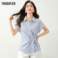 7.Modifier | เสื้อแขนสั้นแฟชั่นลายขวางไม่สม่ำเสมอ พร้อมเข็มขัดที่เอว