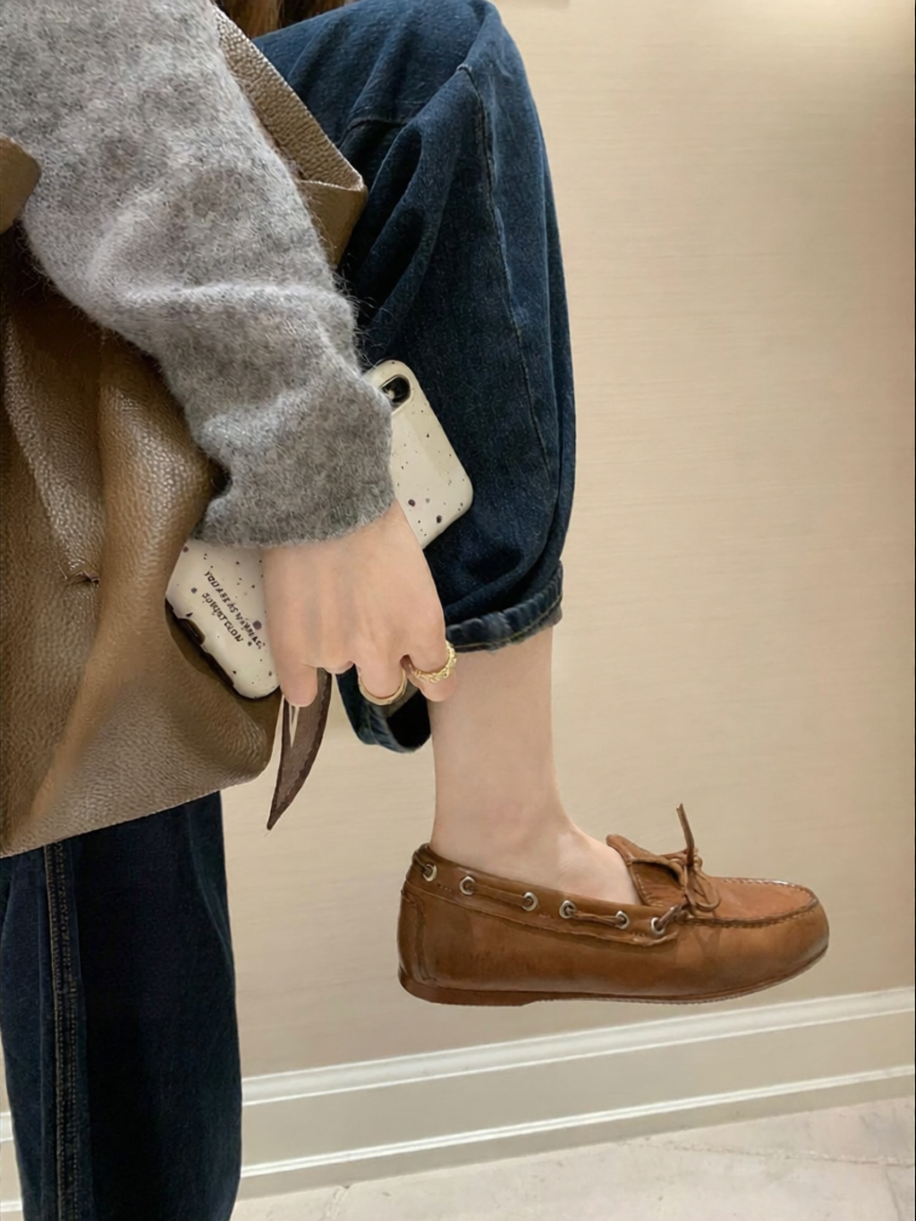 Washed Leather Bow Tie Comfortable Loafers Female ราคา 3,610 บาท*ส่งฟรี