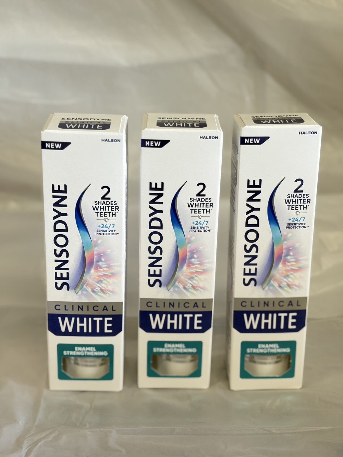 Sensodyne Clinical White 100g Sensodyne Clinical White Toothpaste, Size 100g, ราคา 657 บาท*ส่งฟรี