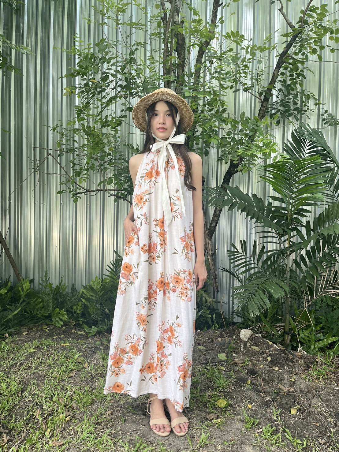 TuTTi Sophia Floral Printed Halter Neck Dress - Free size ทำจากผ้าลินิน ลายดอกสีส้ม พร้อมส่ง ราคา 3,890 บาท*ส่งฟรี