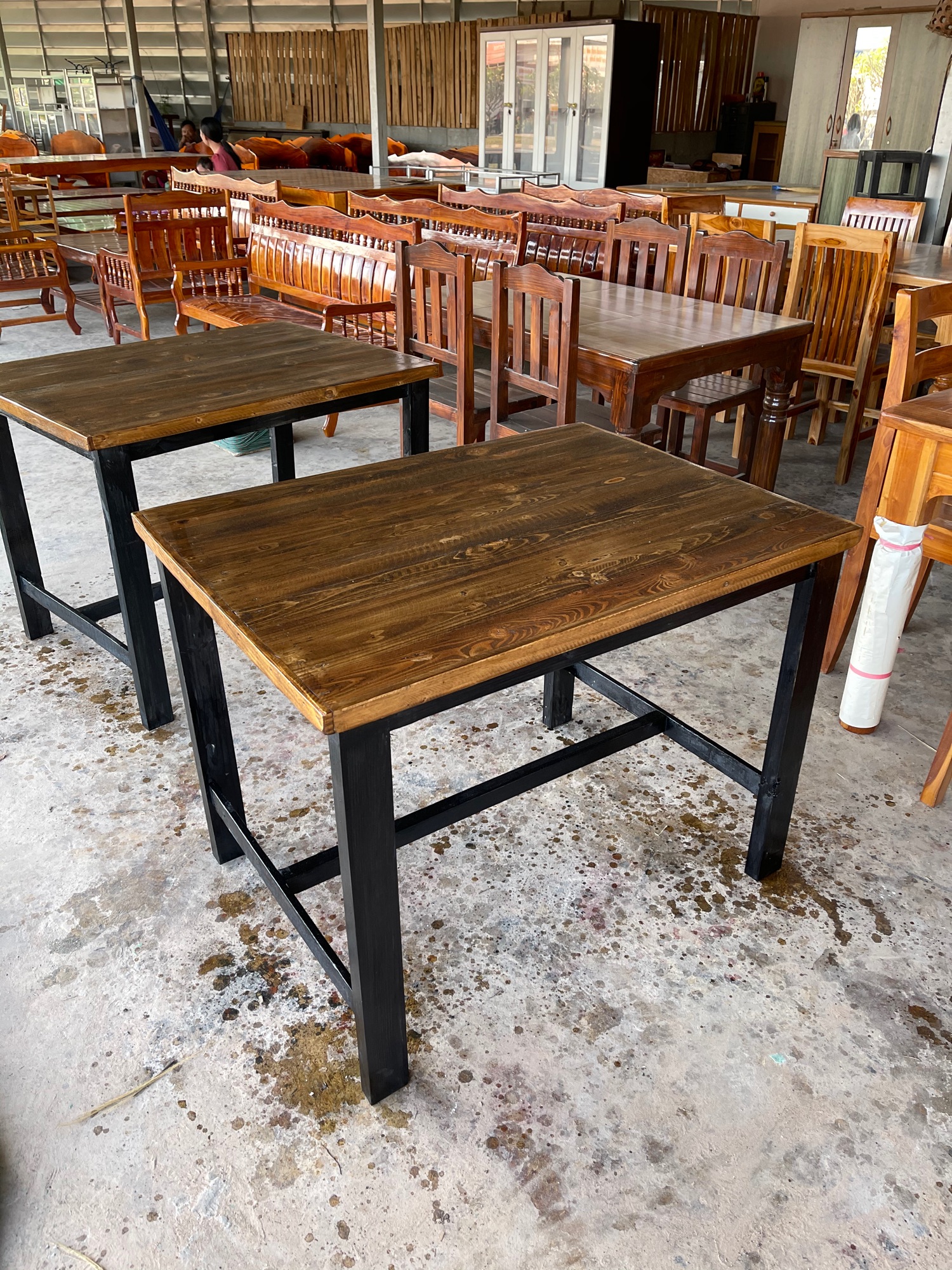 โต๊ะไม้พาเลท (เฉพาะโต๊ะ) งานขาไม้ทาสีดำ ขนาด 75*100*75 ซม.