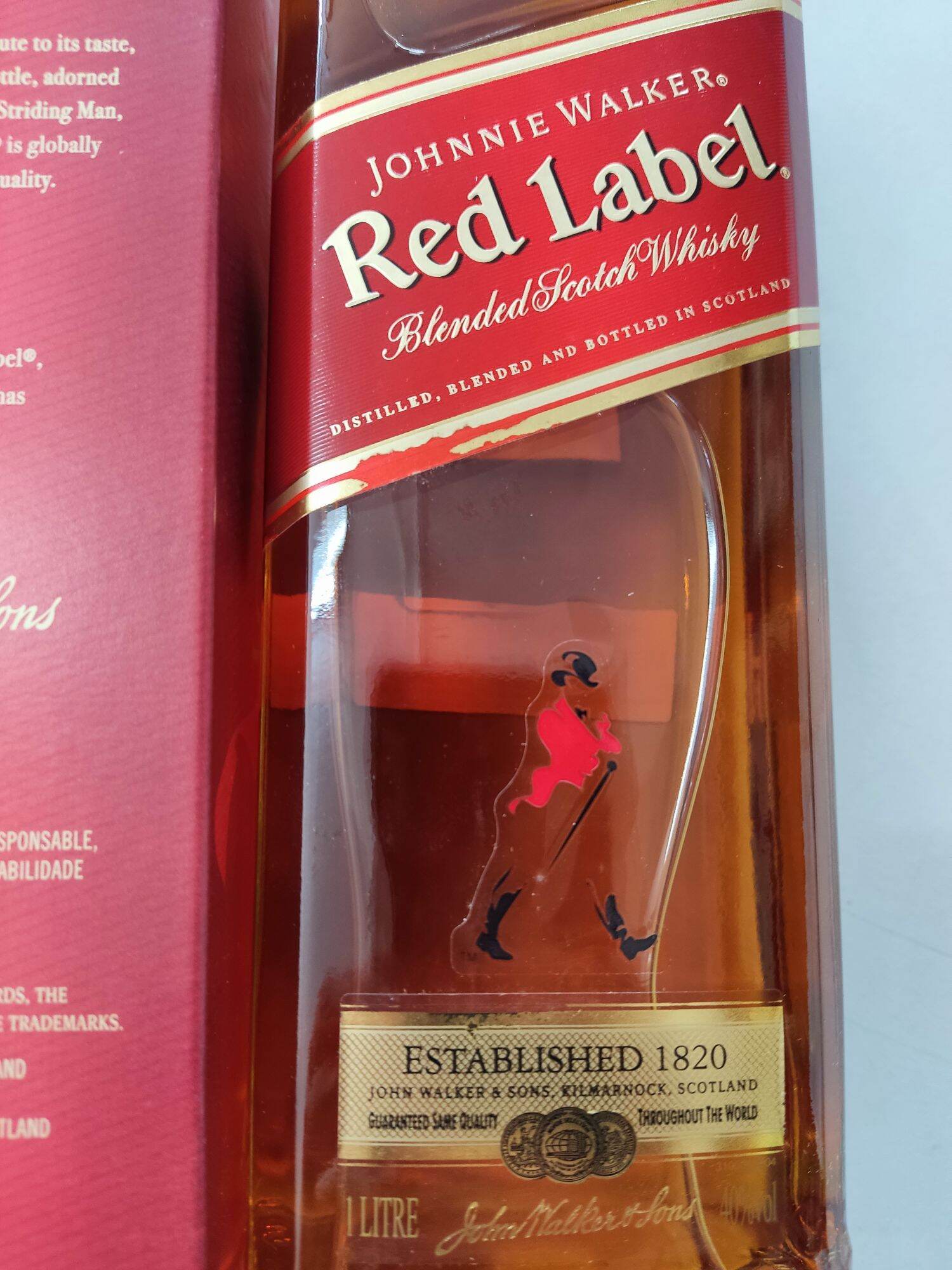 Red Label Johnnie Walker blended Scotch Whisky ขนาด1L. เก็บไว้นานไม่ได้ใช้มี4ขวด