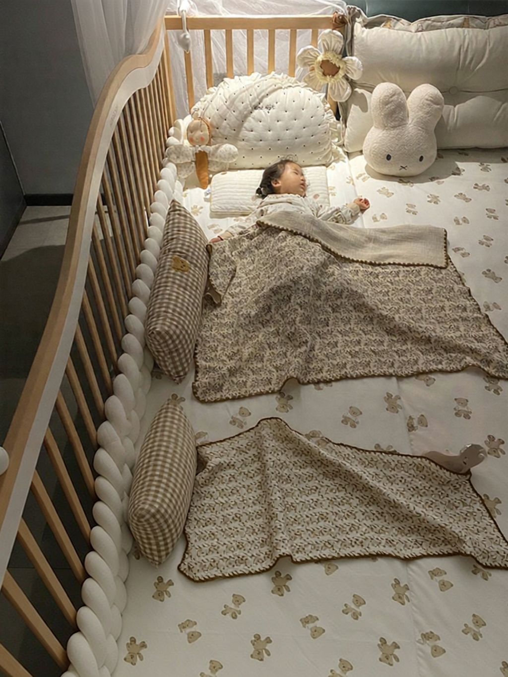 Hagaday | Adjustable Height Solid Wood Baby Side Bed ราคา 25,186 บาท*ส่งฟรี