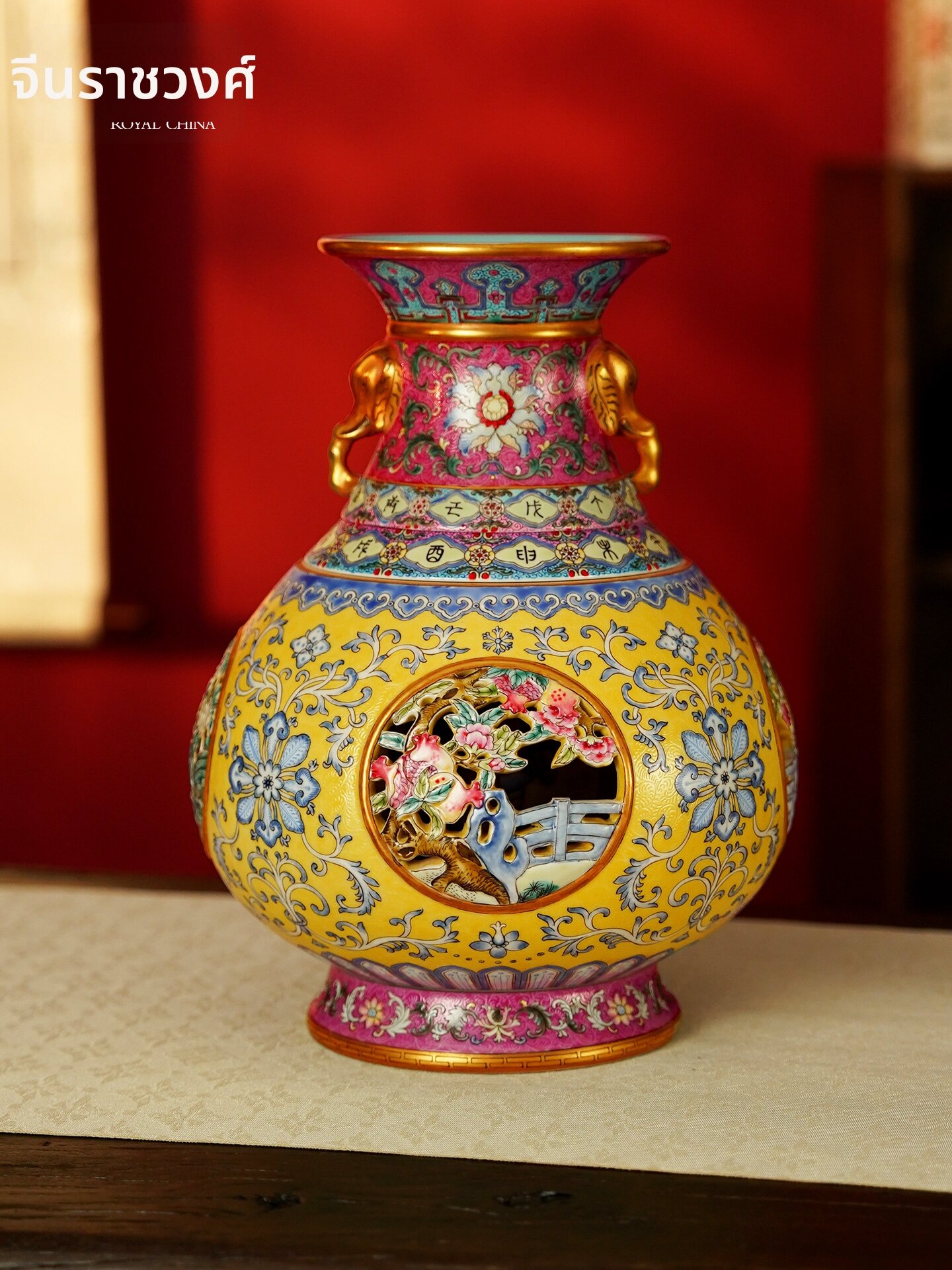 ROYAL CHINA | Hand-painted Rotating Vase Porcelain ราคา 152,802 บาท*ส่งฟรี