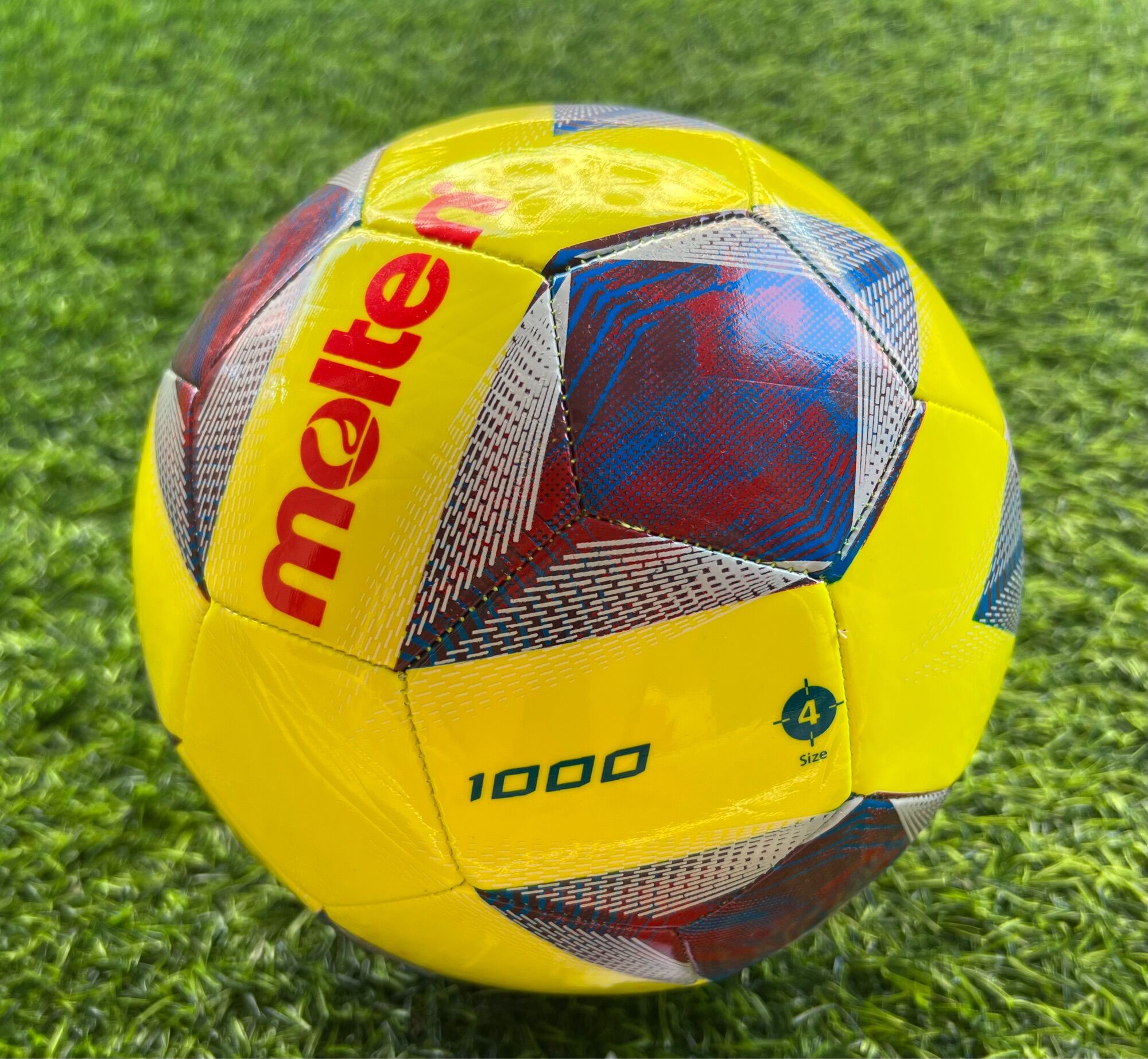 ฟุตบอล / Football Molten รุ่น F4A1000-Y TPU หนังเย็บ เบอร์ 4 ( ของแท้ 100%) ฟรีตาข่ายใส่บอล + เข็มเติมลม หนังนิ่ม สึเหลือง ราคา 395 บาท*ส่งฟรี
