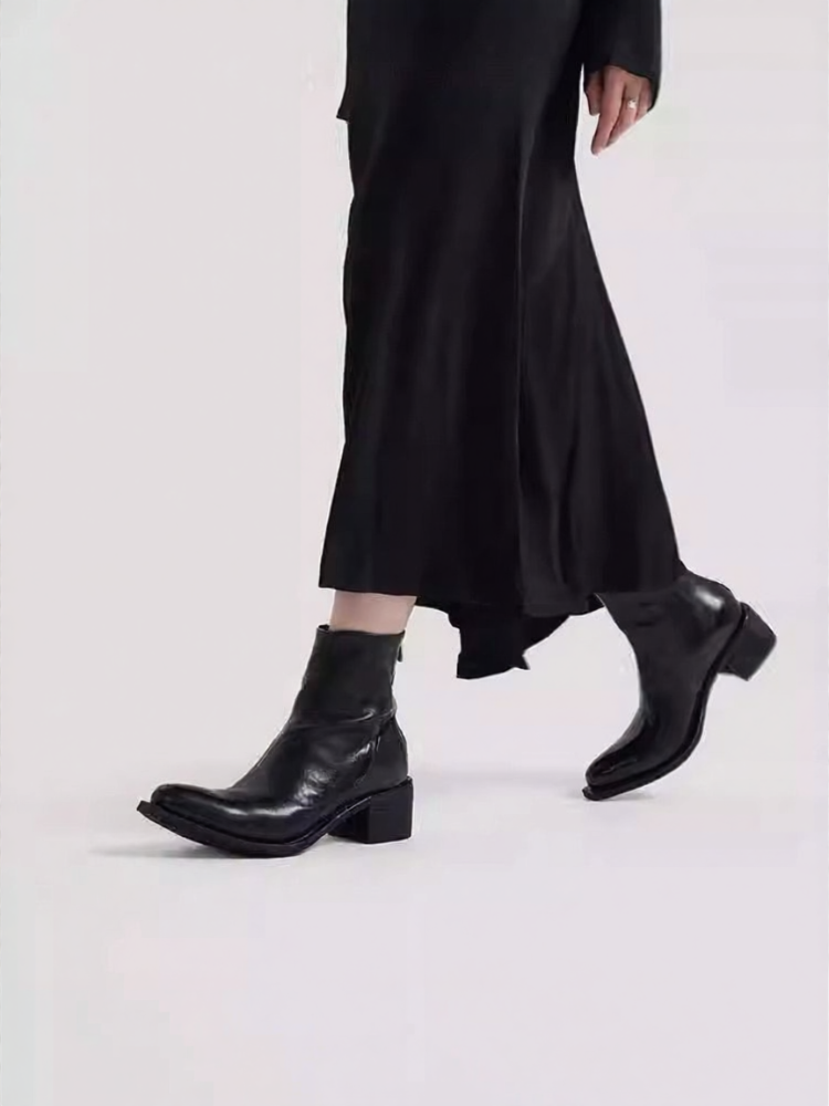 JUNBO | Fashionable Slim Chelsea Boots with Zipper and Thick Sole ราคา 11,139 บาท*ส่งฟรี