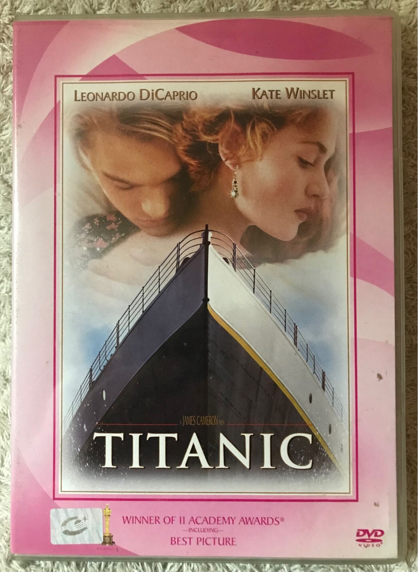 DVD TITANIC ดีวีดี ไททานิค ชู้รักเรือล่ม (ลีโอนาร โด ดิแคพรีโอ) (  แนวดราม่าโรแมนติก) (พากย์อังกฤษ+บรรยายไทย) (แผ่นลิขสิทธิ์แท้มือ2  ใส่กล่องสภาพแผ่นสวย)(สุดคุ้มราคาประหยัด) 