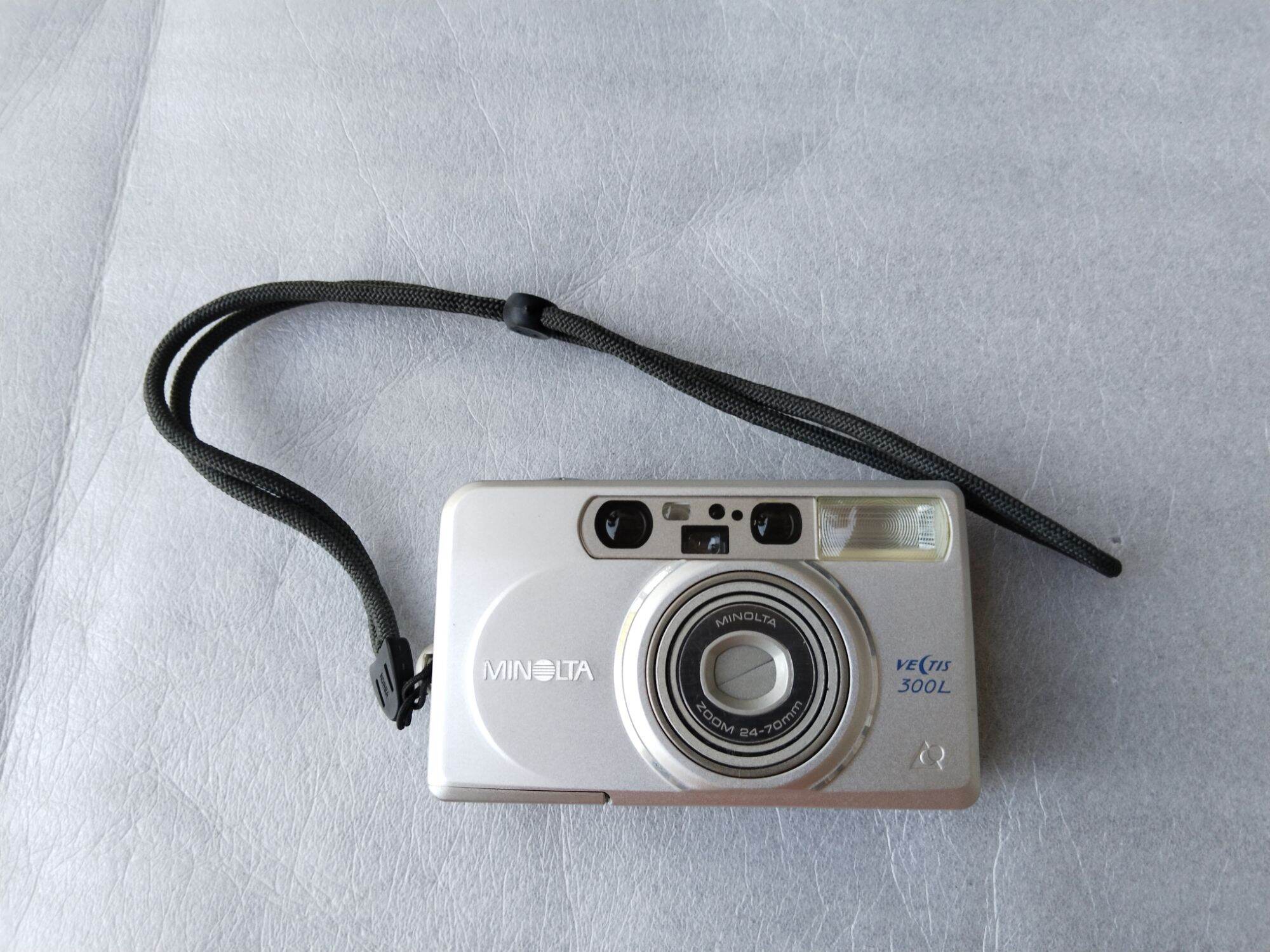 กล้องฟิล์ม​ minolta​ vectis 300i กล้องใช้งานได้ปกติ​ เลนส์พอได้​ แฟรตออก​ ราคา 490 บาท*ส่งฟรี