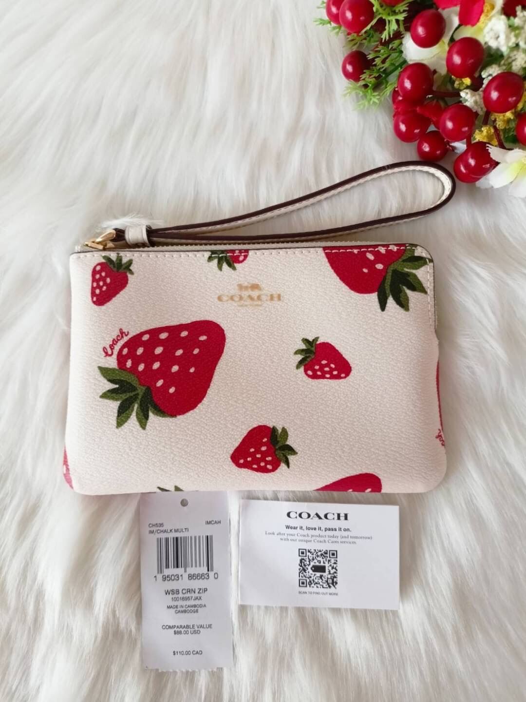 COACH IM/CHALK MULTI WILD STRAWBERRY CORNER ZIP WRISTLET CH535